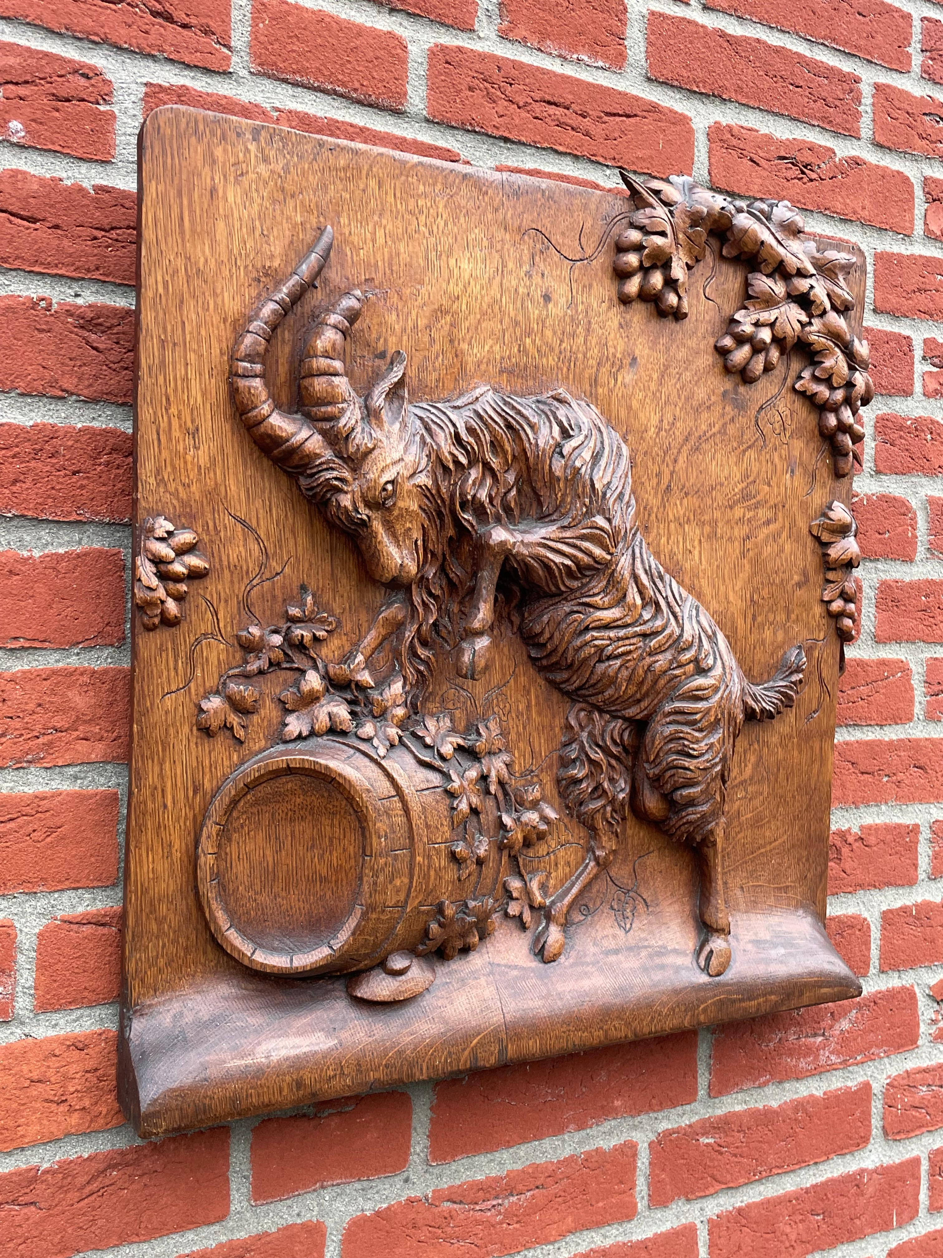 Europeo Antica scultura di capra intagliata a mano Simbolo di Bacco/Dioniso, dio del vino