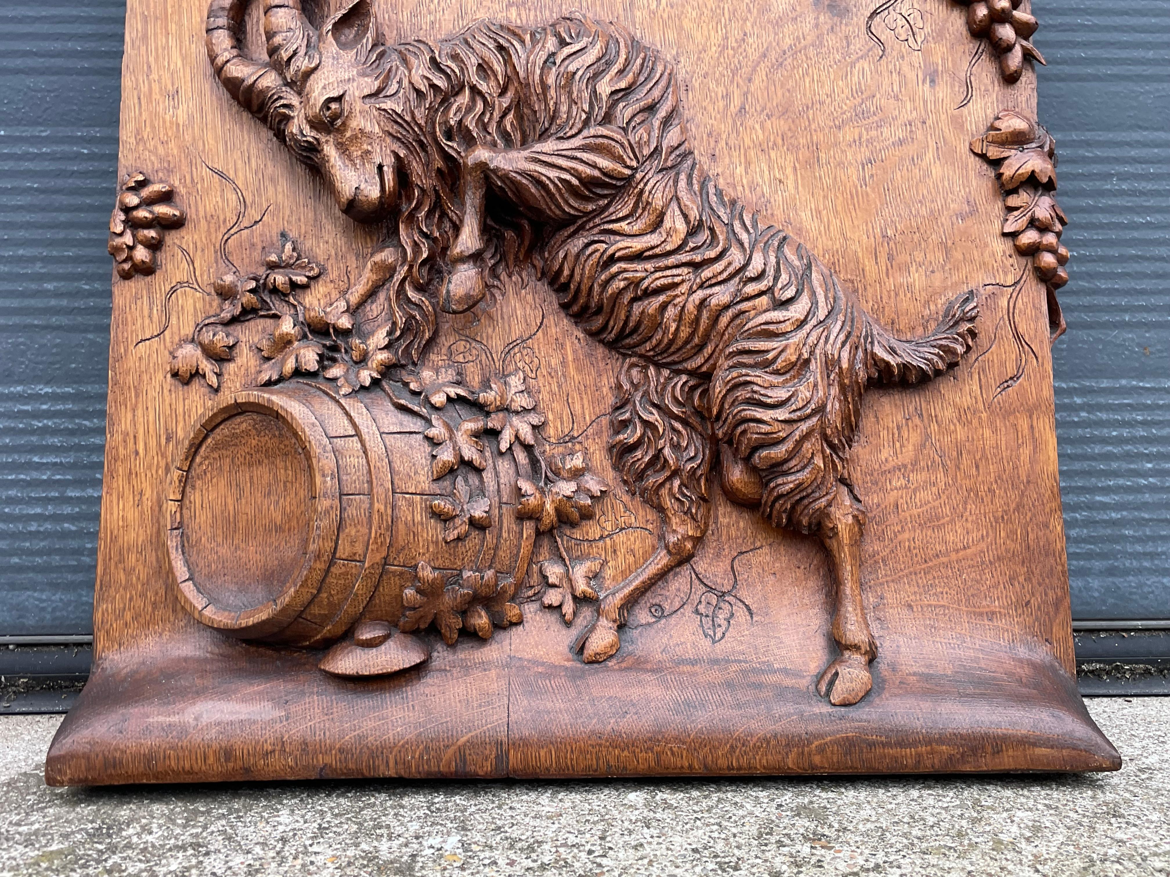 XIX secolo Antica scultura di capra intagliata a mano Simbolo di Bacco/Dioniso, dio del vino