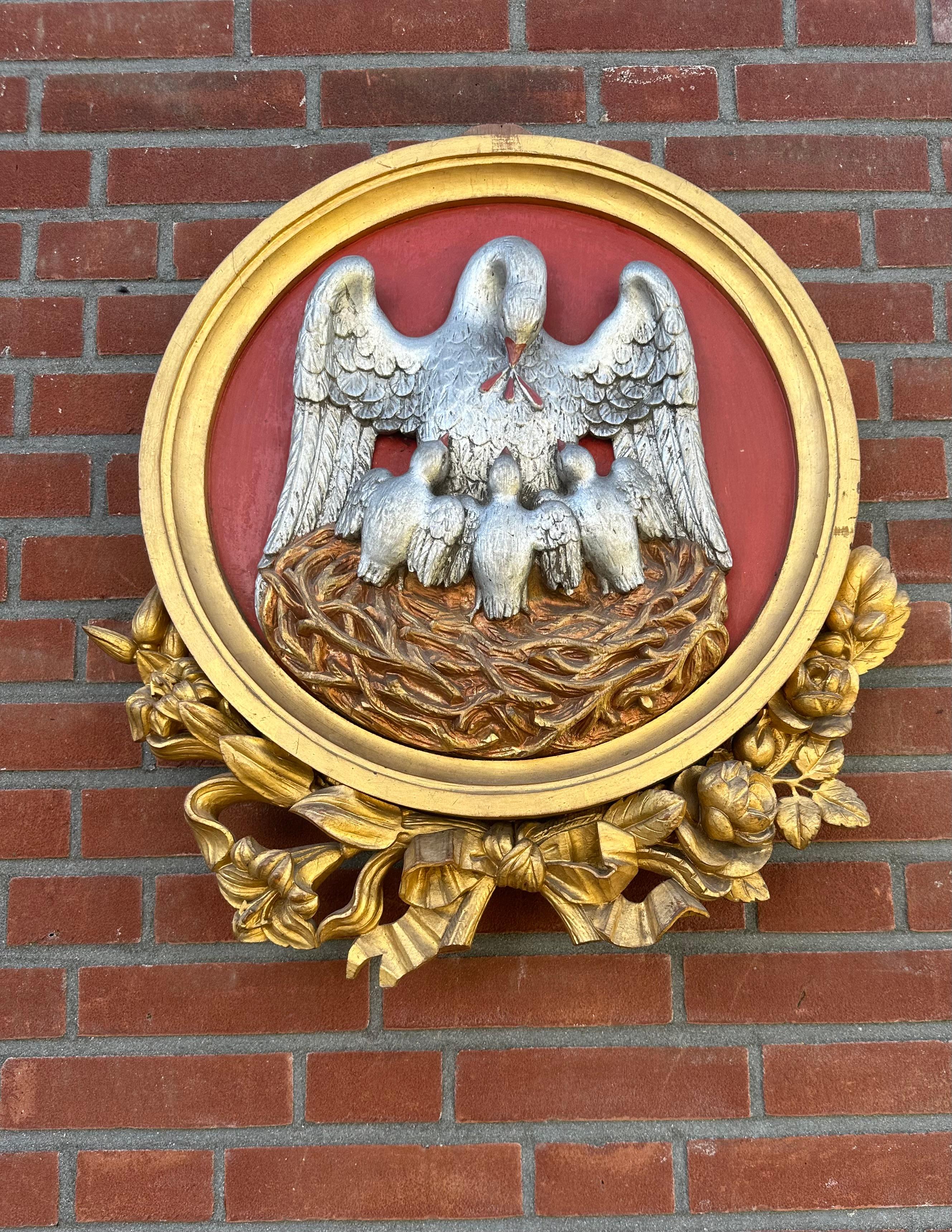 Antike handgeschnitzte gotische Kirchentafel eines Pelikans als Symbol für Christus im Angebot 4