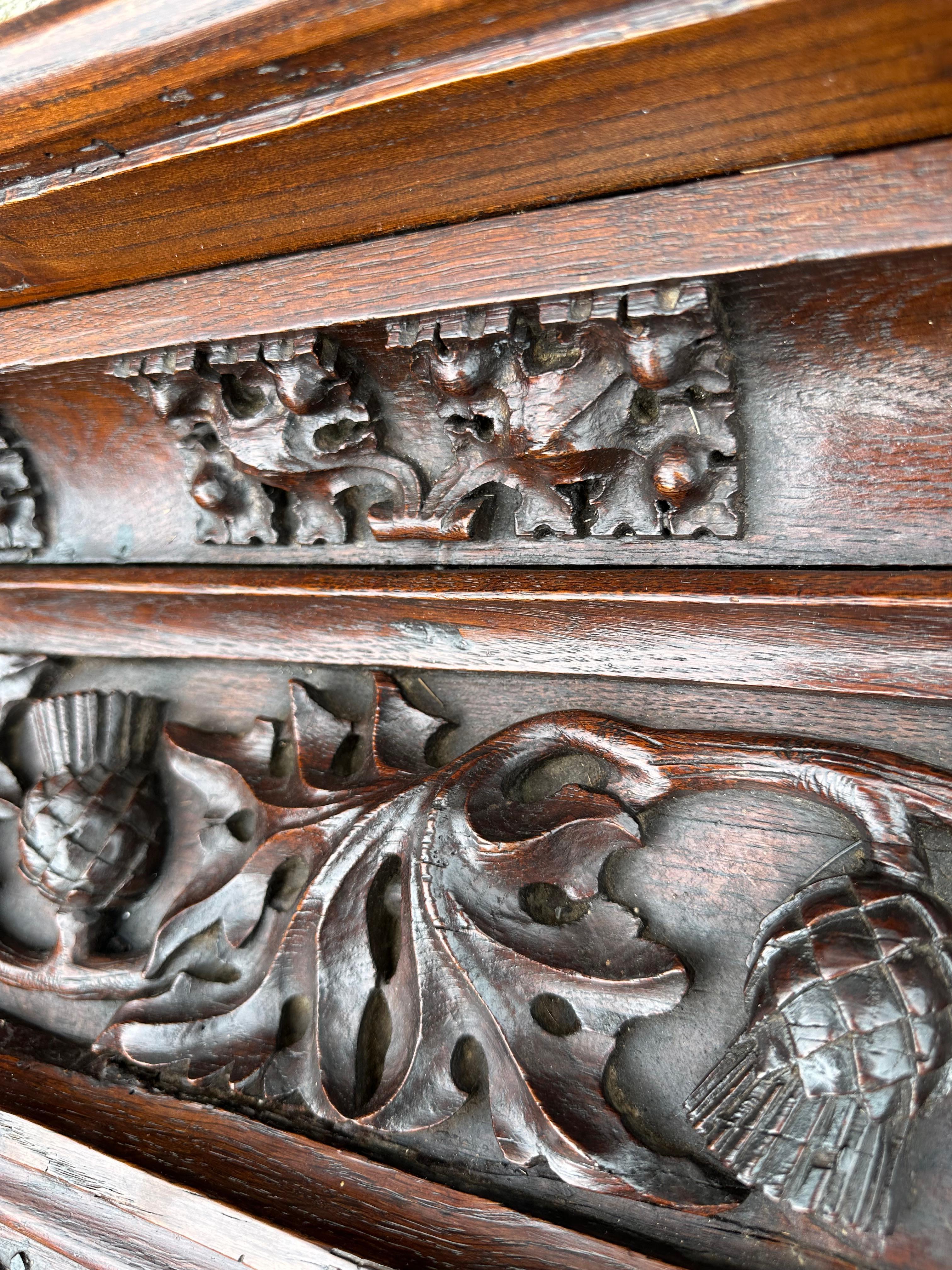 Antiguo perchero gótico con ganchos de hierro forjado forjado a mano S. XVIII en venta 2