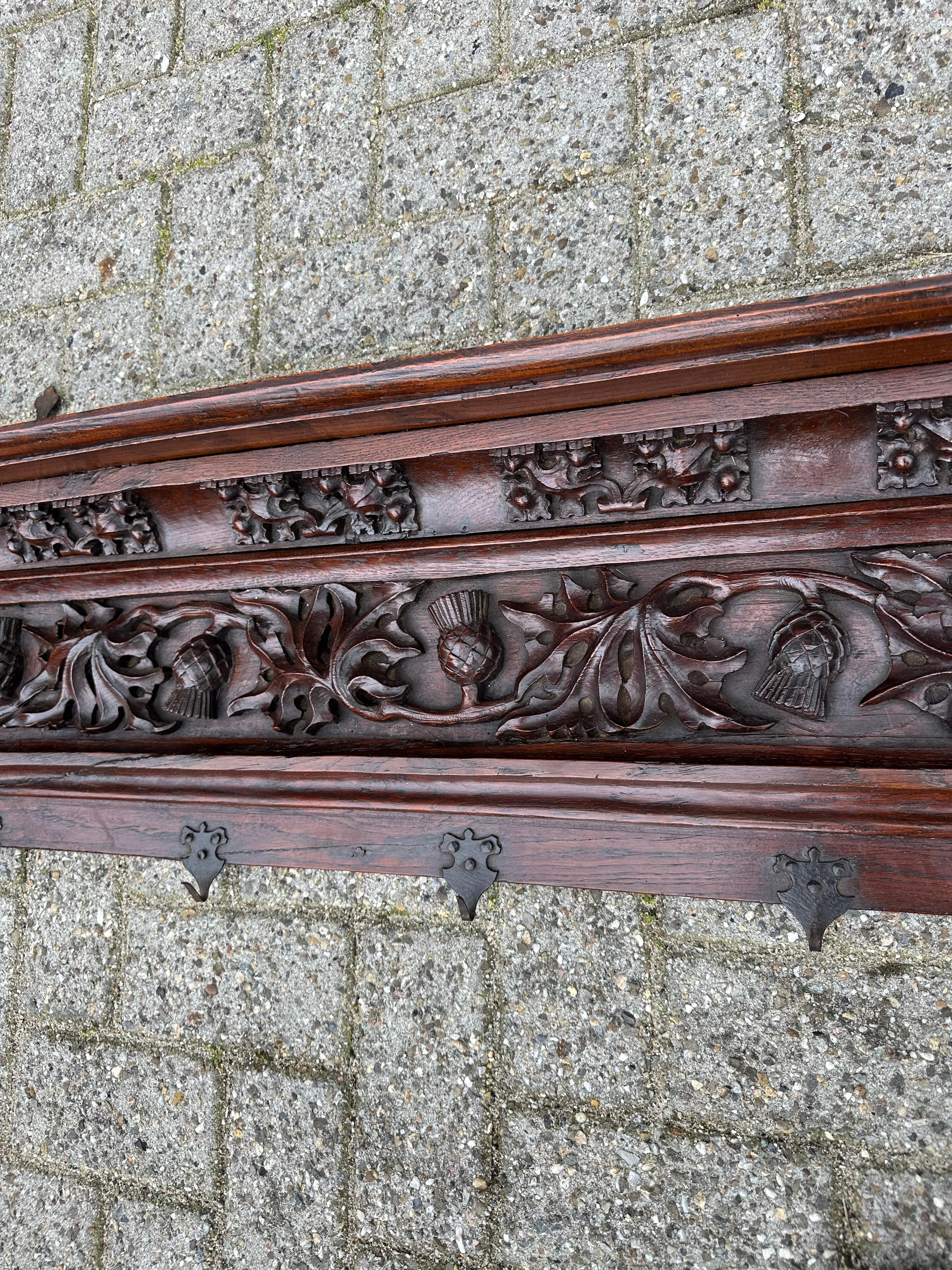 Antiguo perchero gótico con ganchos de hierro forjado forjado a mano S. XVIII en venta 3