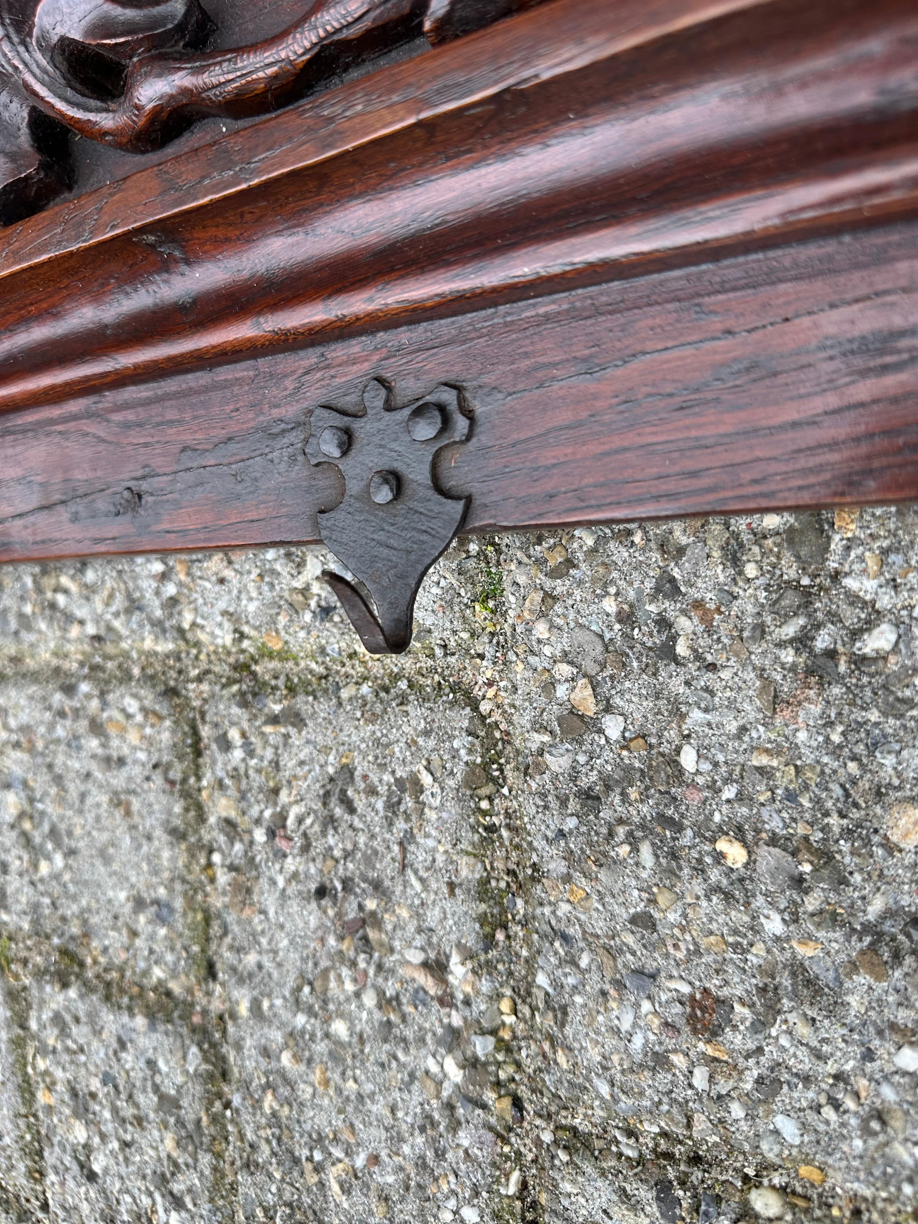 Antiguo perchero gótico con ganchos de hierro forjado forjado a mano S. XVIII en venta 4