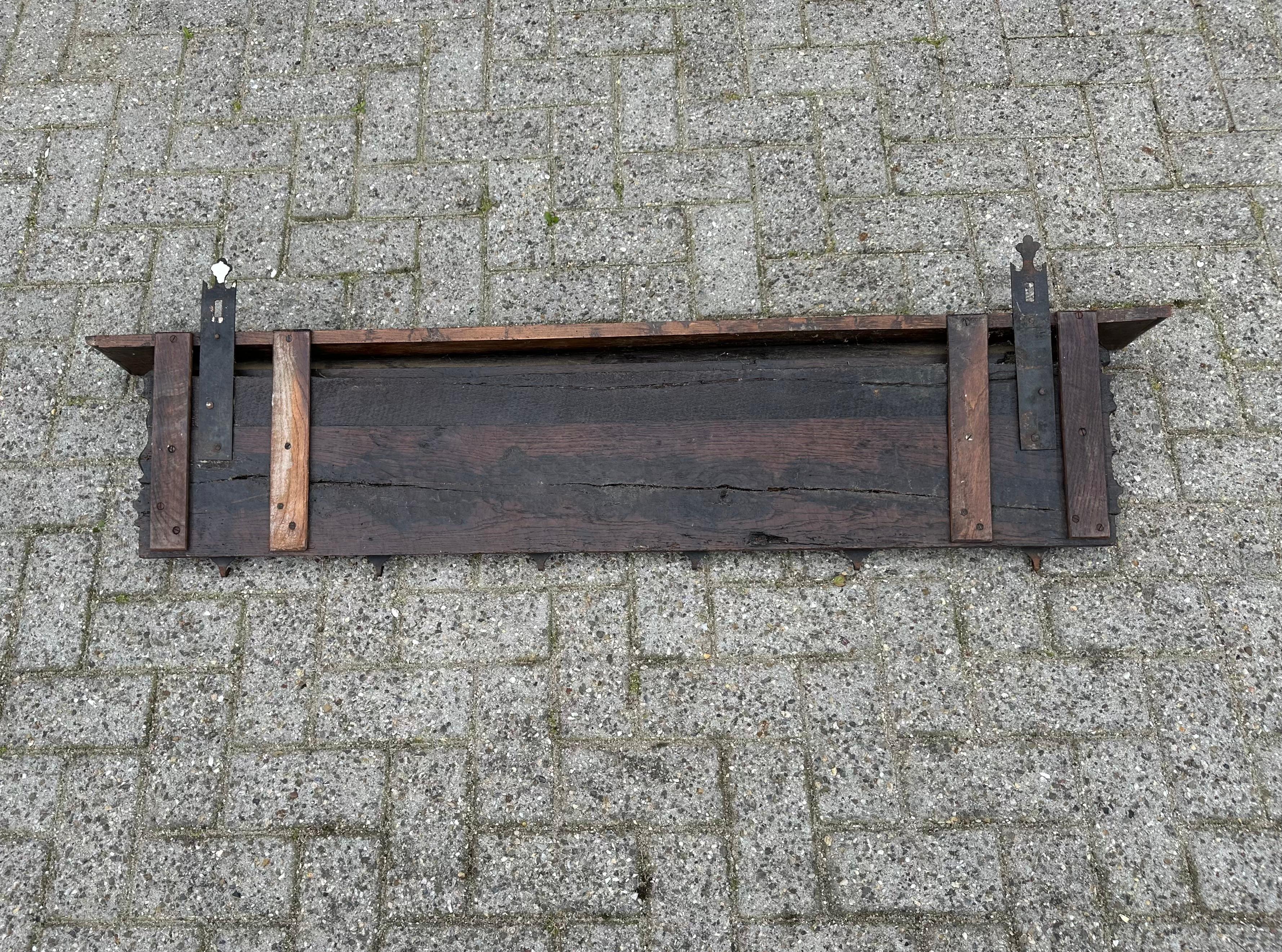 Antiguo perchero gótico con ganchos de hierro forjado forjado a mano S. XVIII en venta 12