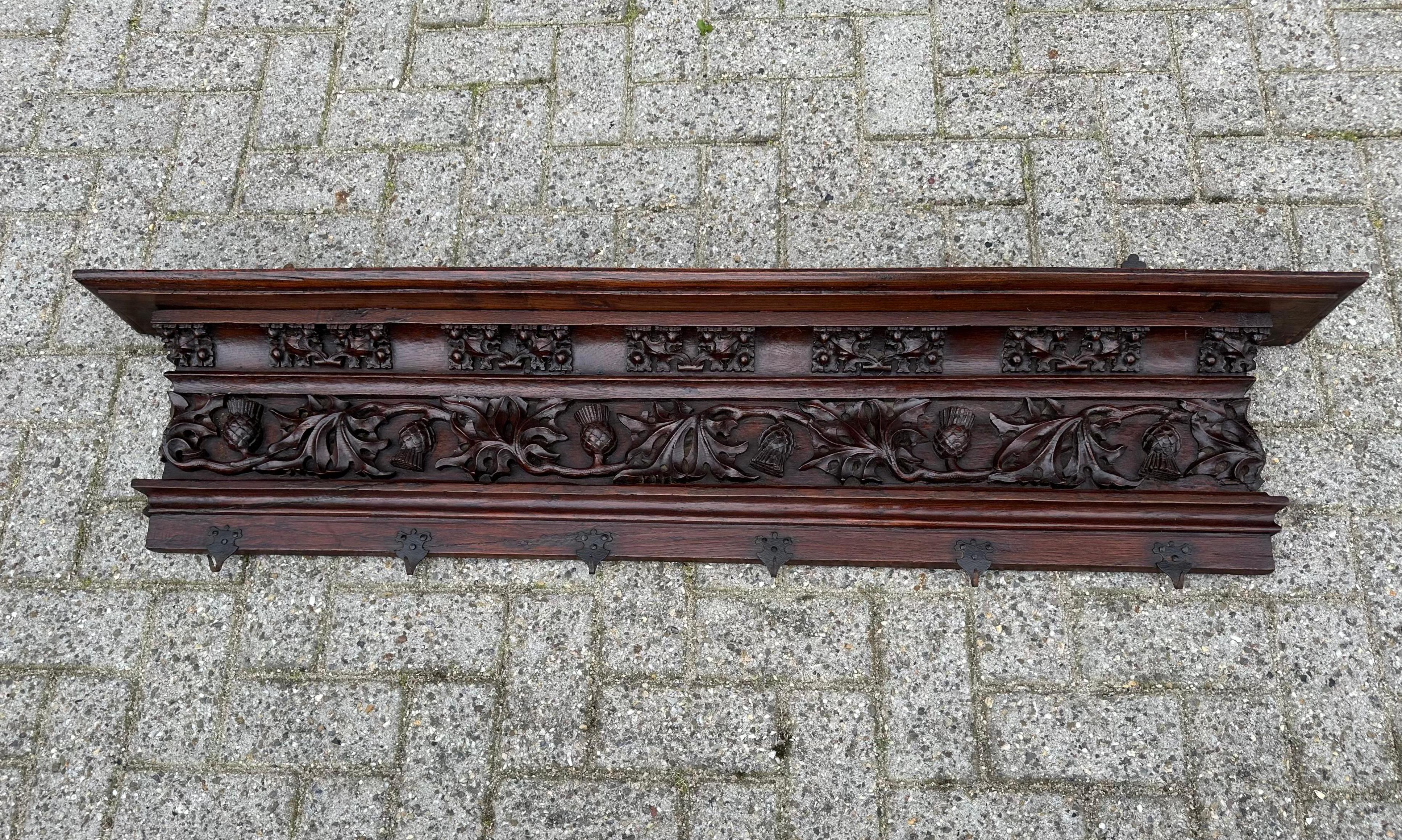 Antiguo perchero gótico con ganchos de hierro forjado forjado a mano S. XVIII Renacimiento gótico en venta