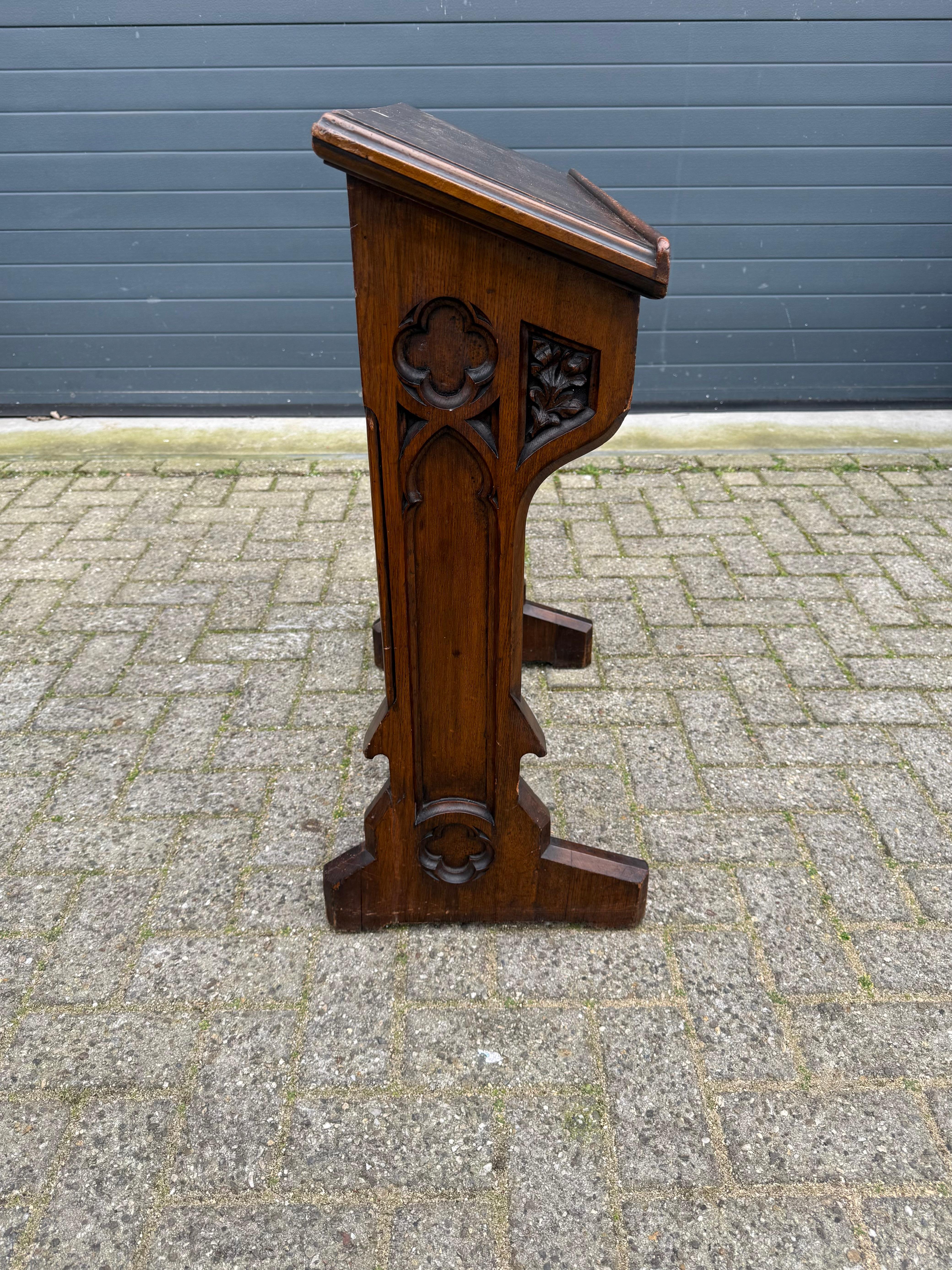 Antike Hand geschnitzt Gothic Revival Oak Church Rednerpult w. Bibel-Fach im Angebot 2