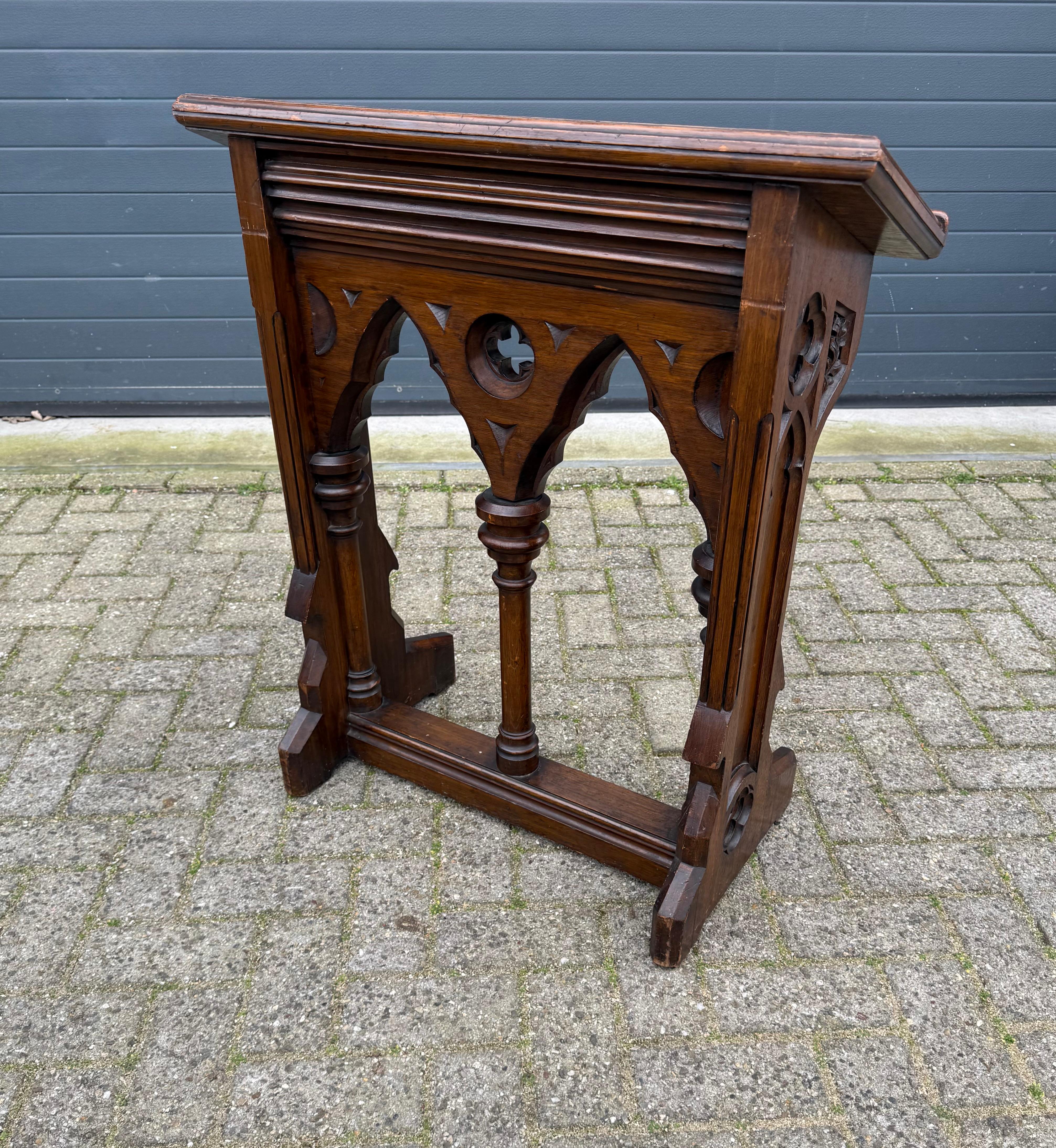 Antike Hand geschnitzt Gothic Revival Oak Church Rednerpult w. Bibel-Fach im Angebot 4
