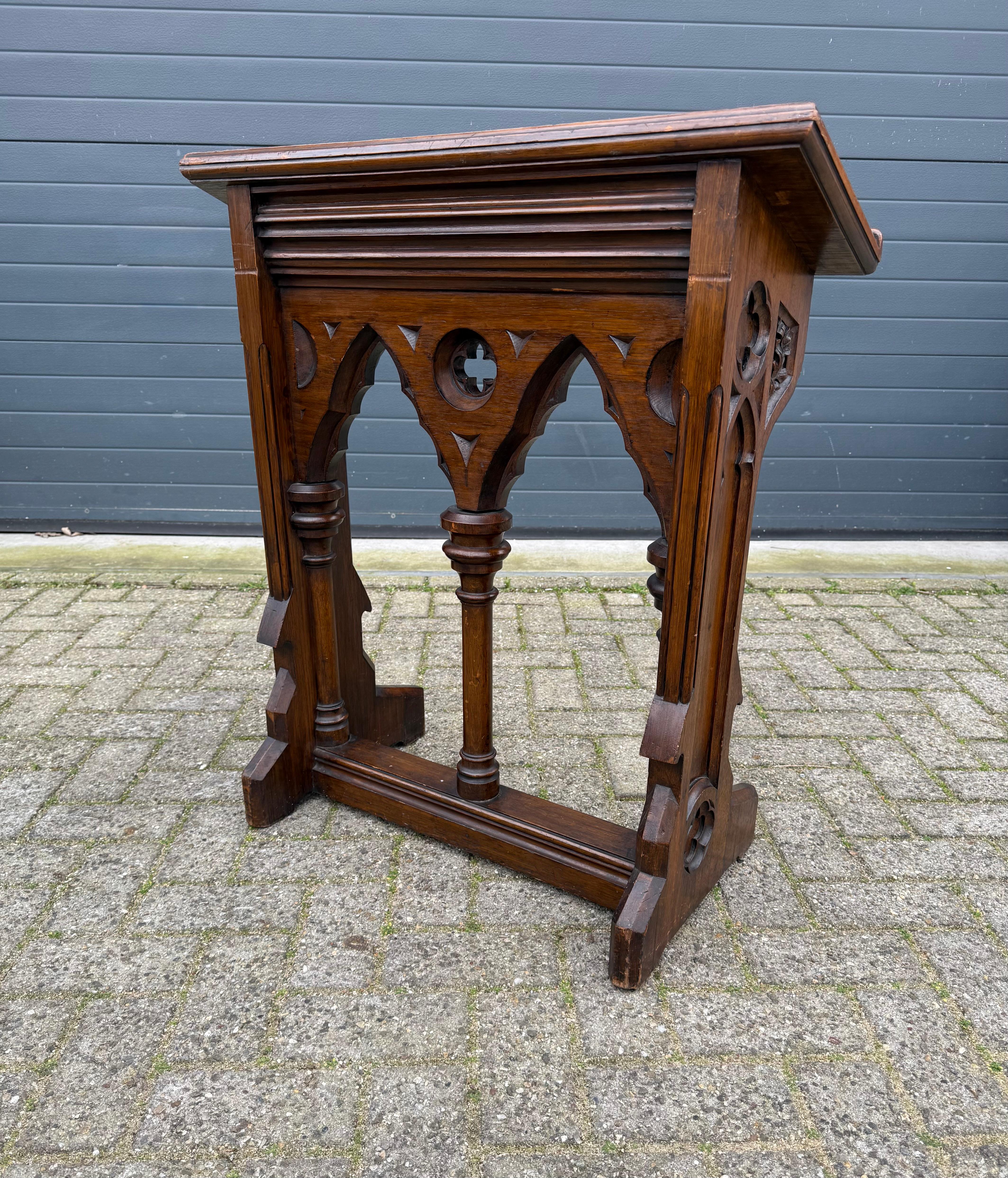 Antike Hand geschnitzt Gothic Revival Oak Church Rednerpult w. Bibel-Fach im Angebot 5