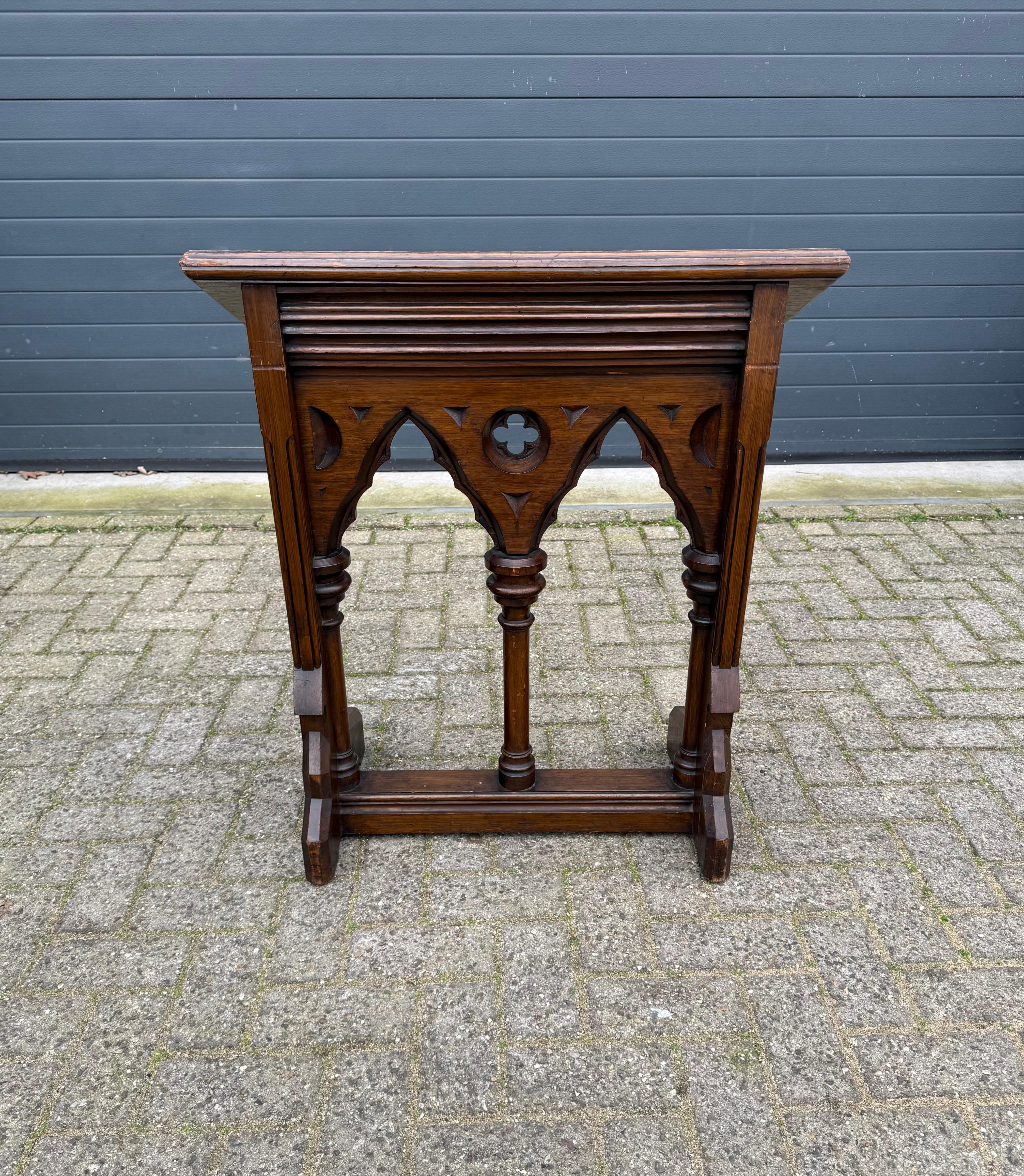 Antike Hand geschnitzt Gothic Revival Oak Church Rednerpult w. Bibel-Fach im Angebot 9