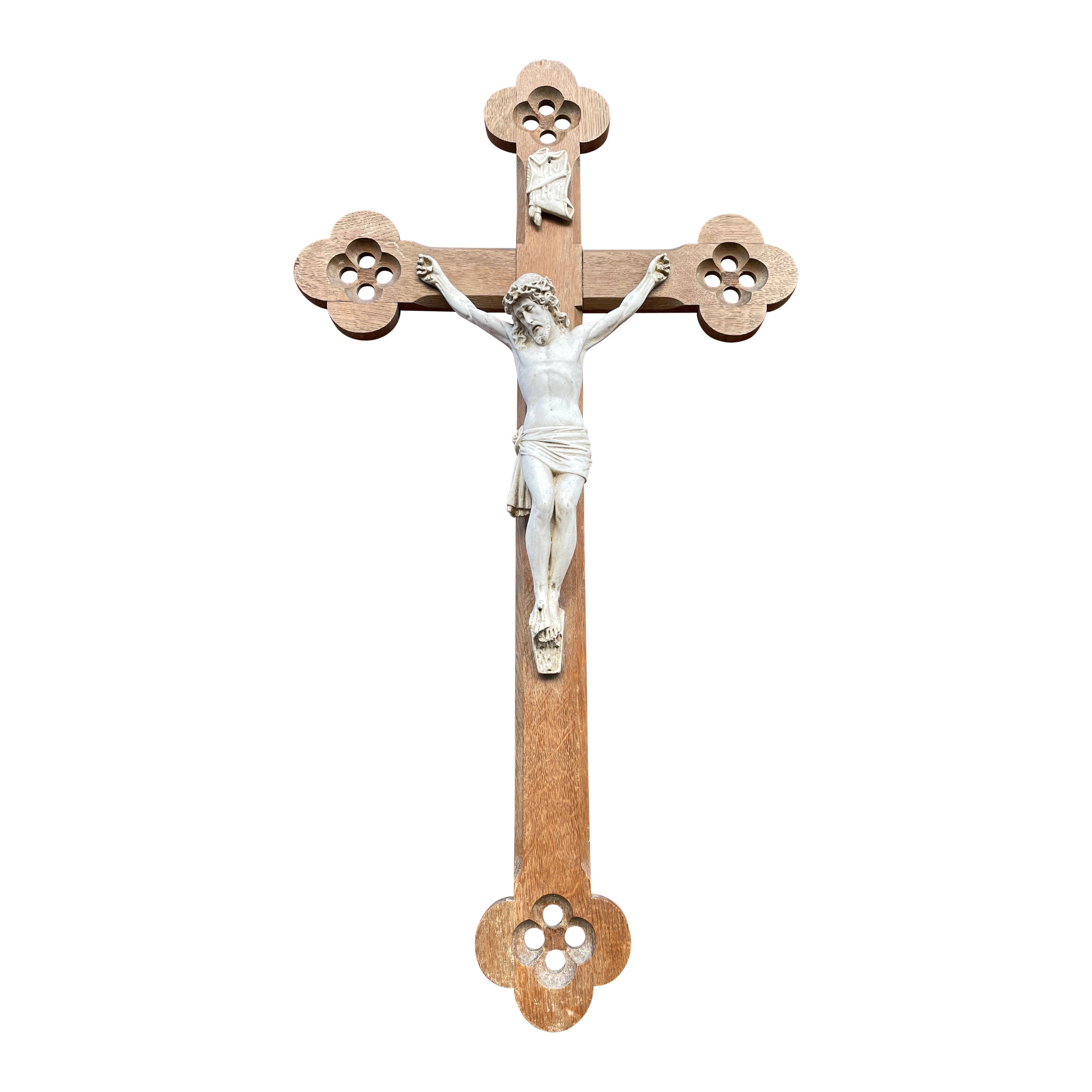 Antiguo Crucifijo de Pared Tallado a Mano de Renacimiento Gótico c. Corpus de Cristo de arcilla blanca