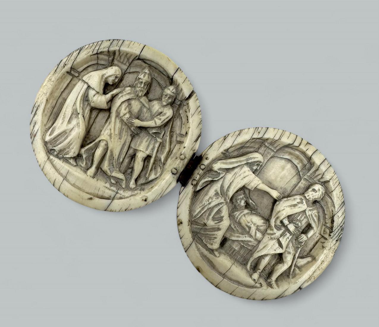 Antique Hand Carved Grand Tour Spheres Diptych Form 19th Century In Good Condition For Sale In Dublin, Ireland