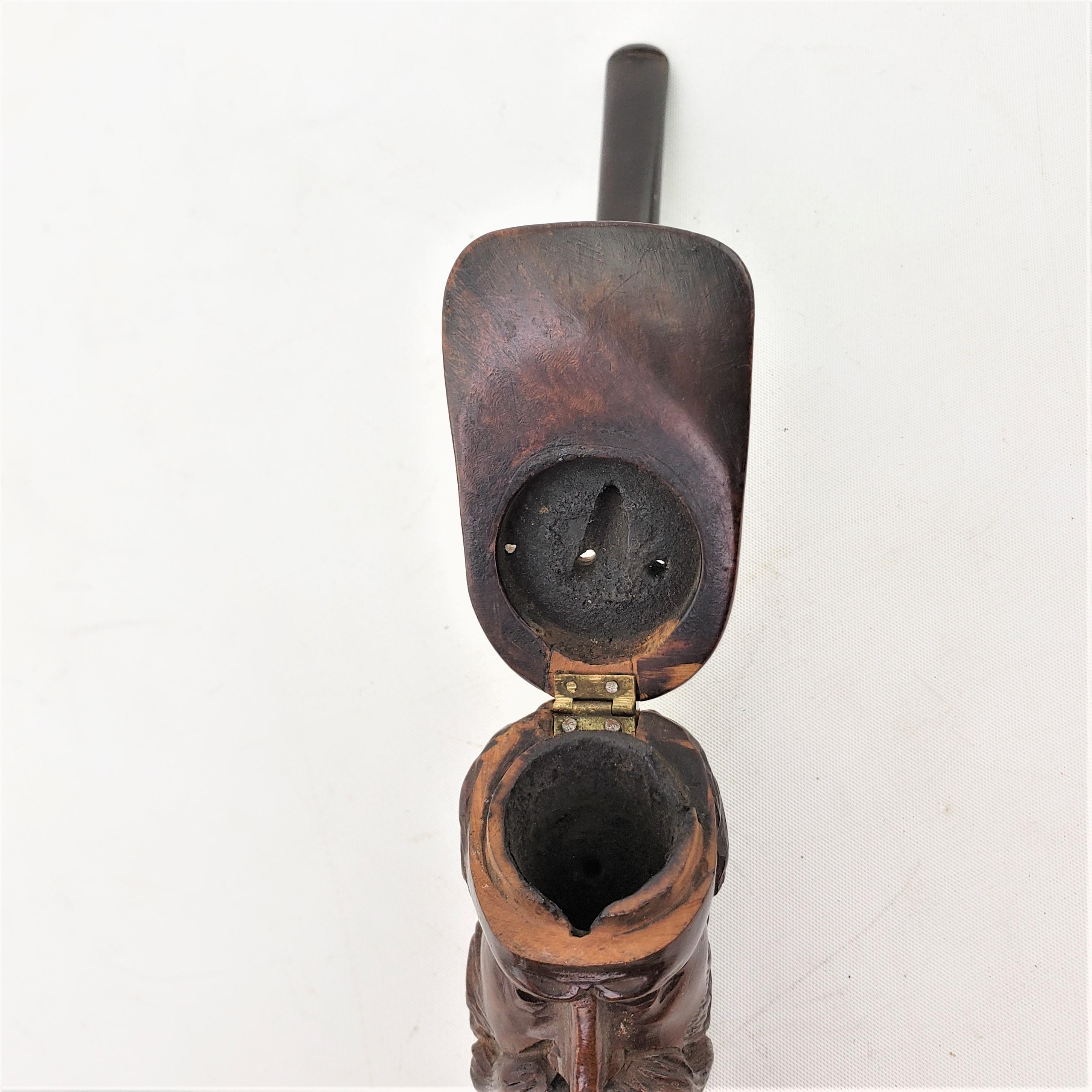 Bois de feuillus Ancienne pipe à fumer figurative en bois dur sculptée à la main, de style soldat confédéré en vente