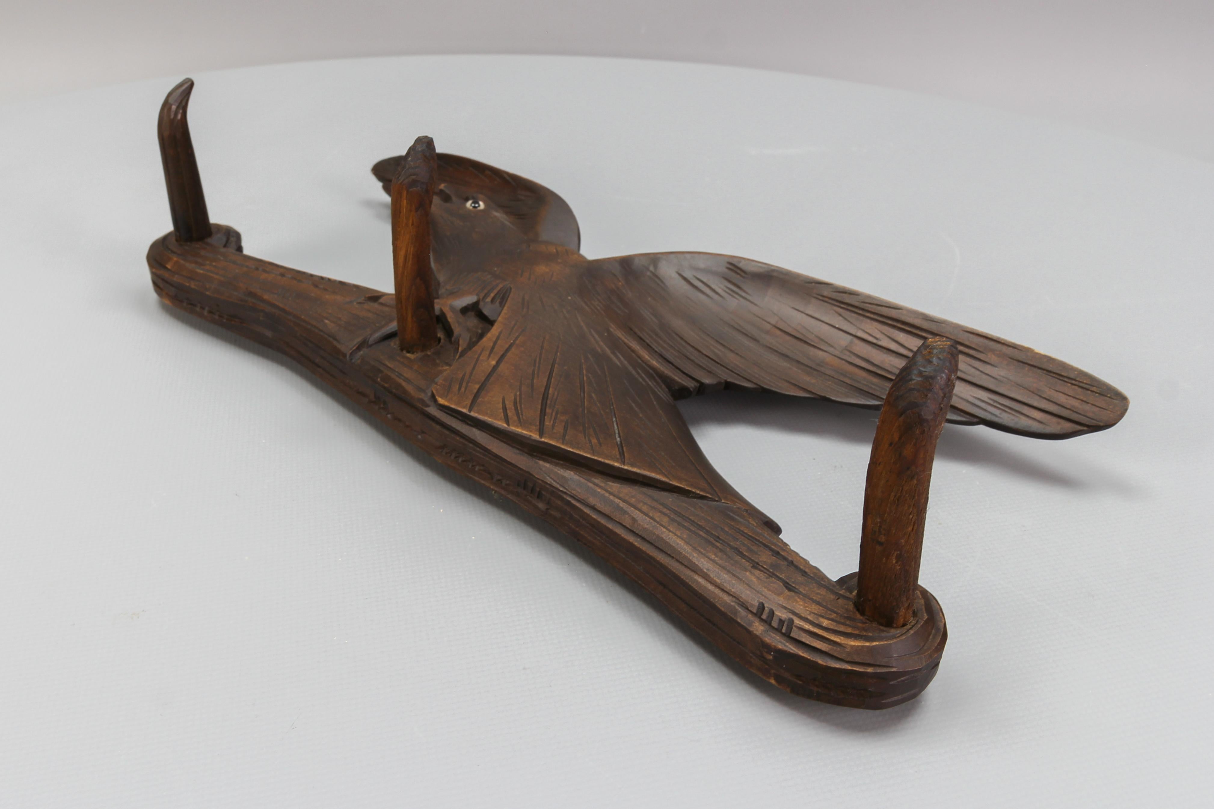 Antique Hand-Carved Hat Rack with Bird and Three Wooden Hooks, Germany, Ca. 1920 For Sale 5