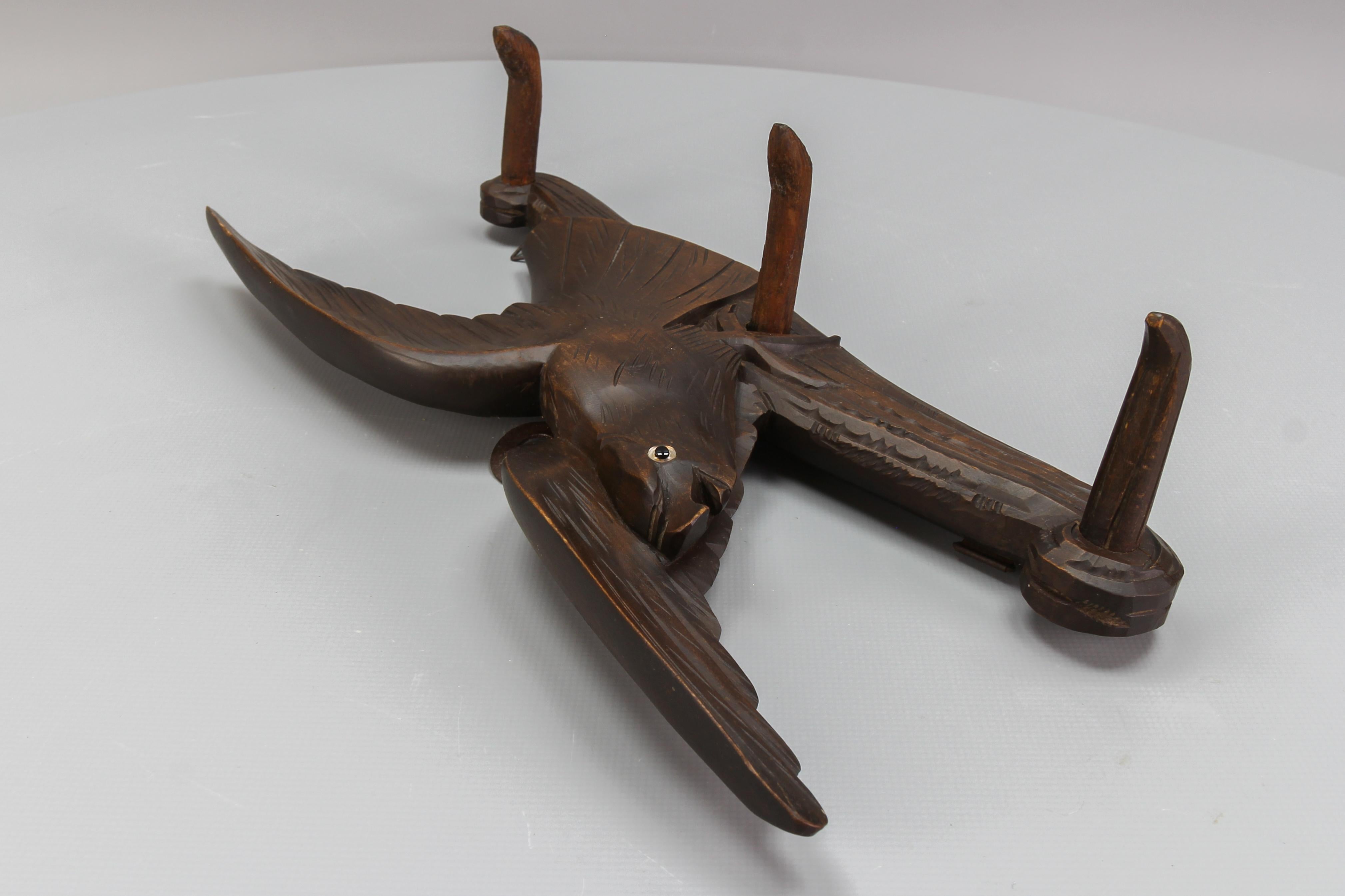 Antique Hand-Carved Hat Rack with Bird and Three Wooden Hooks, Germany, Ca. 1920 For Sale 1