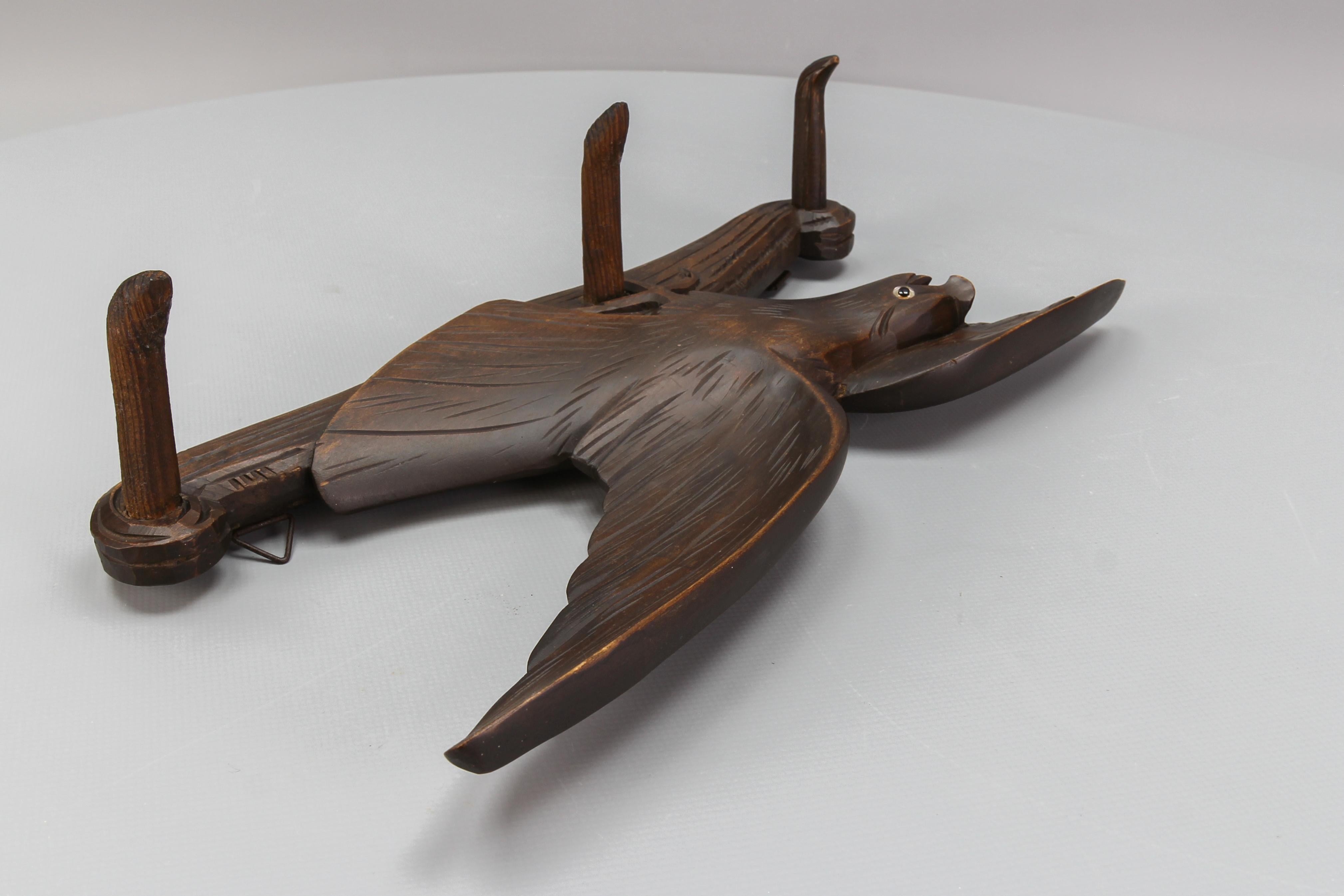 Antique Hand-Carved Hat Rack with Bird and Three Wooden Hooks, Germany, Ca. 1920 For Sale 3