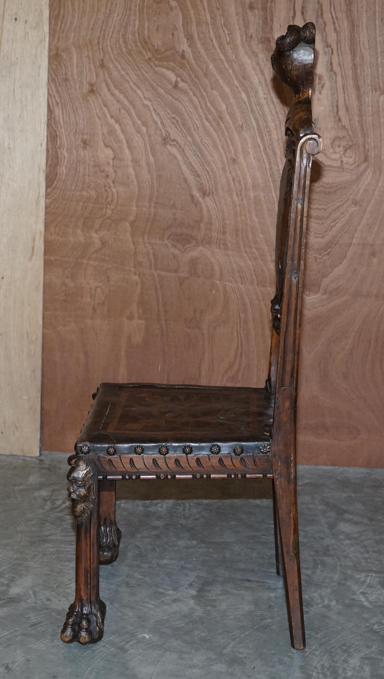 Antiker handgeschnitzter Stuhl mit hoher Rückenlehne und geprägtem, bemaltem Wappenwappen, Wappen im Angebot 11