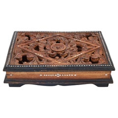 Antike handgeschnitzte Scharnier Holz Keepsake Box mit eingelegten Perlmutt Akzente