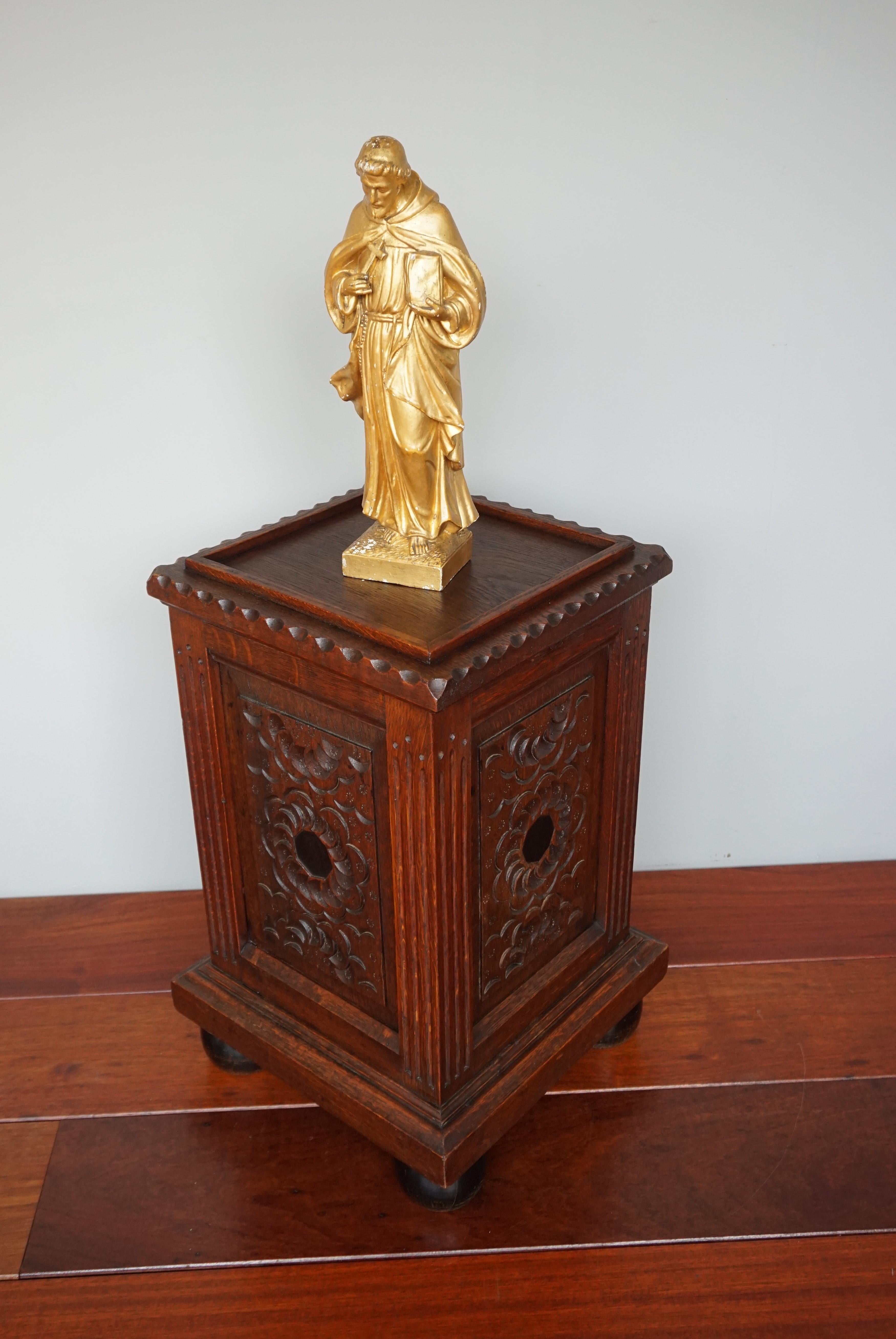 Antique Hand Carved & Inlaid Renaissance Revival Solid Oak Floor Pedestal Stand For Sale 4