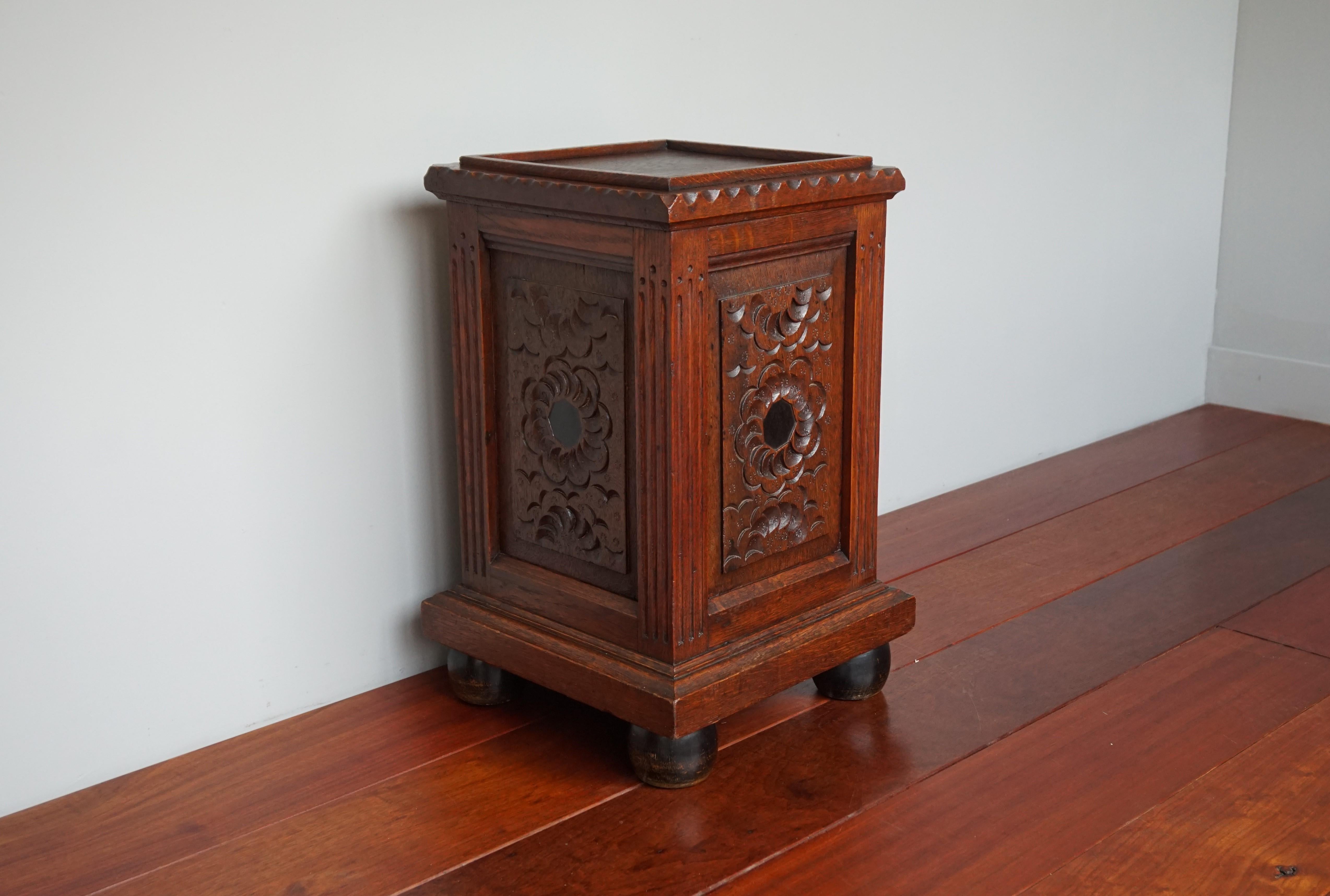 Stylish and highly practical plant, vase or sculpture stand from the early 1800s.

If you are looking for a handcrafted and truly decorative antique to grace your living space then this Dutch Renaissance Revival stand could be perfect. This fine