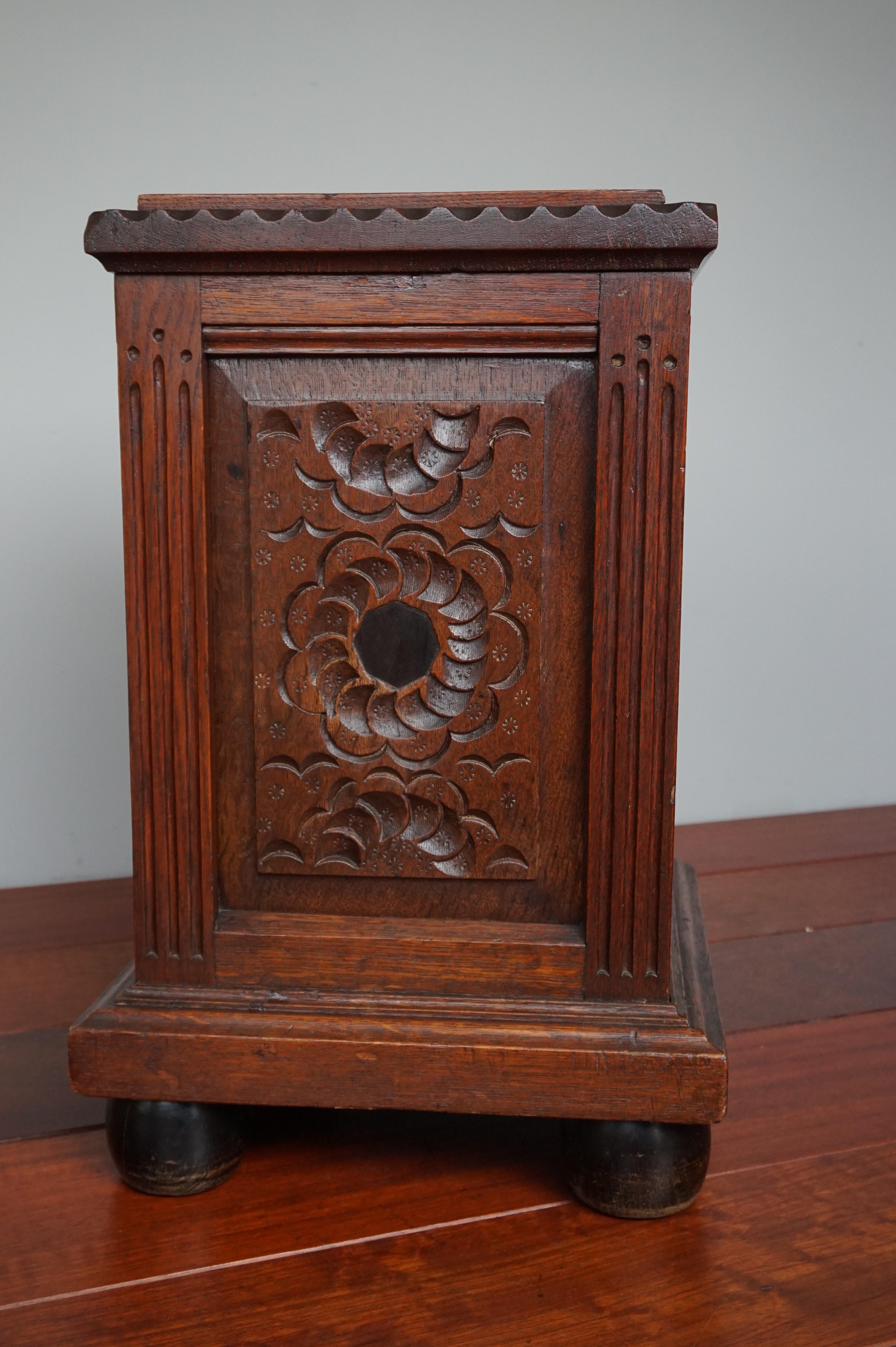 Hand-Crafted Antique Hand Carved & Inlaid Renaissance Revival Solid Oak Floor Pedestal Stand For Sale