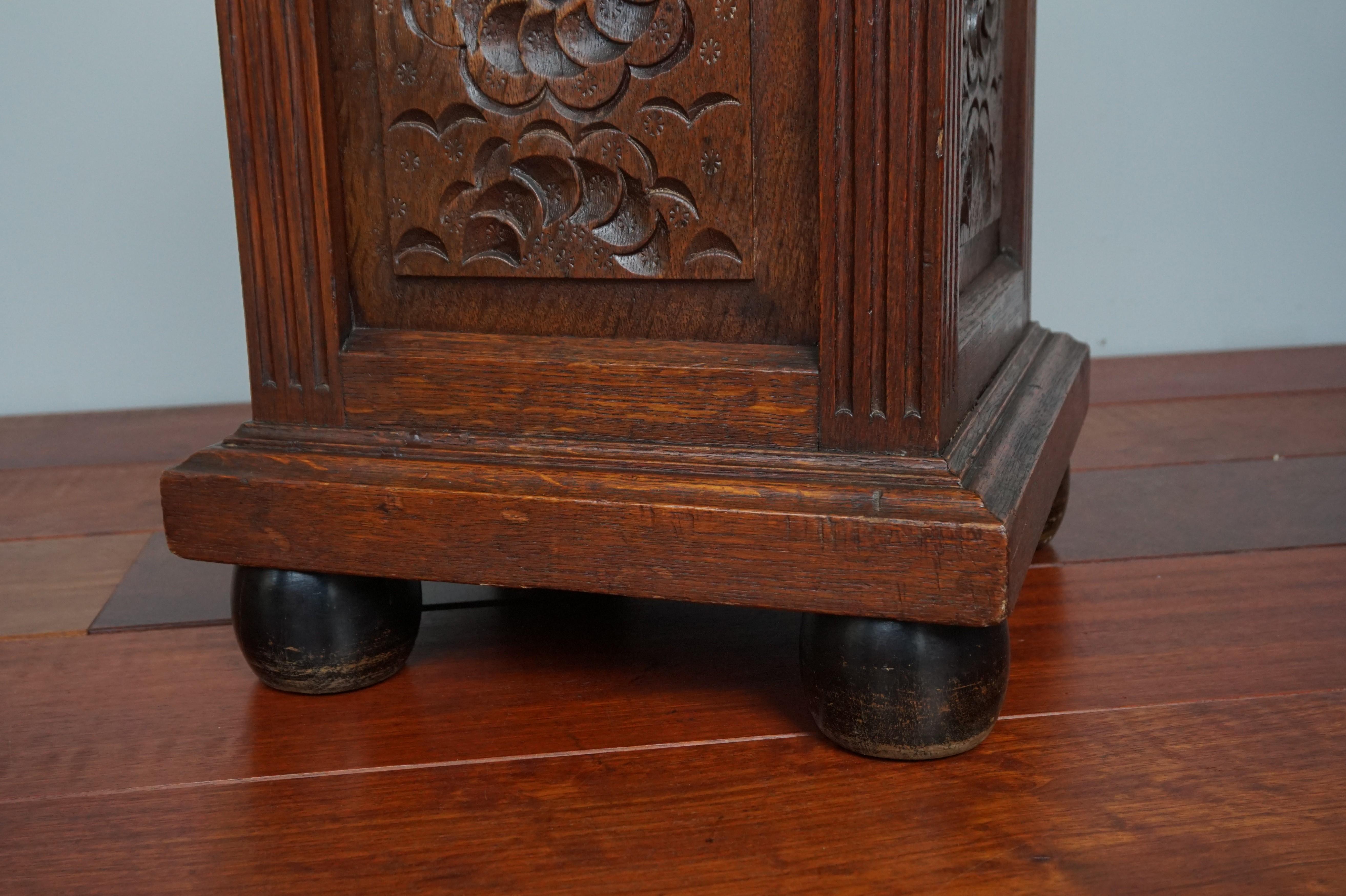 Antique Hand Carved & Inlaid Renaissance Revival Solid Oak Floor Pedestal Stand In Good Condition For Sale In Lisse, NL