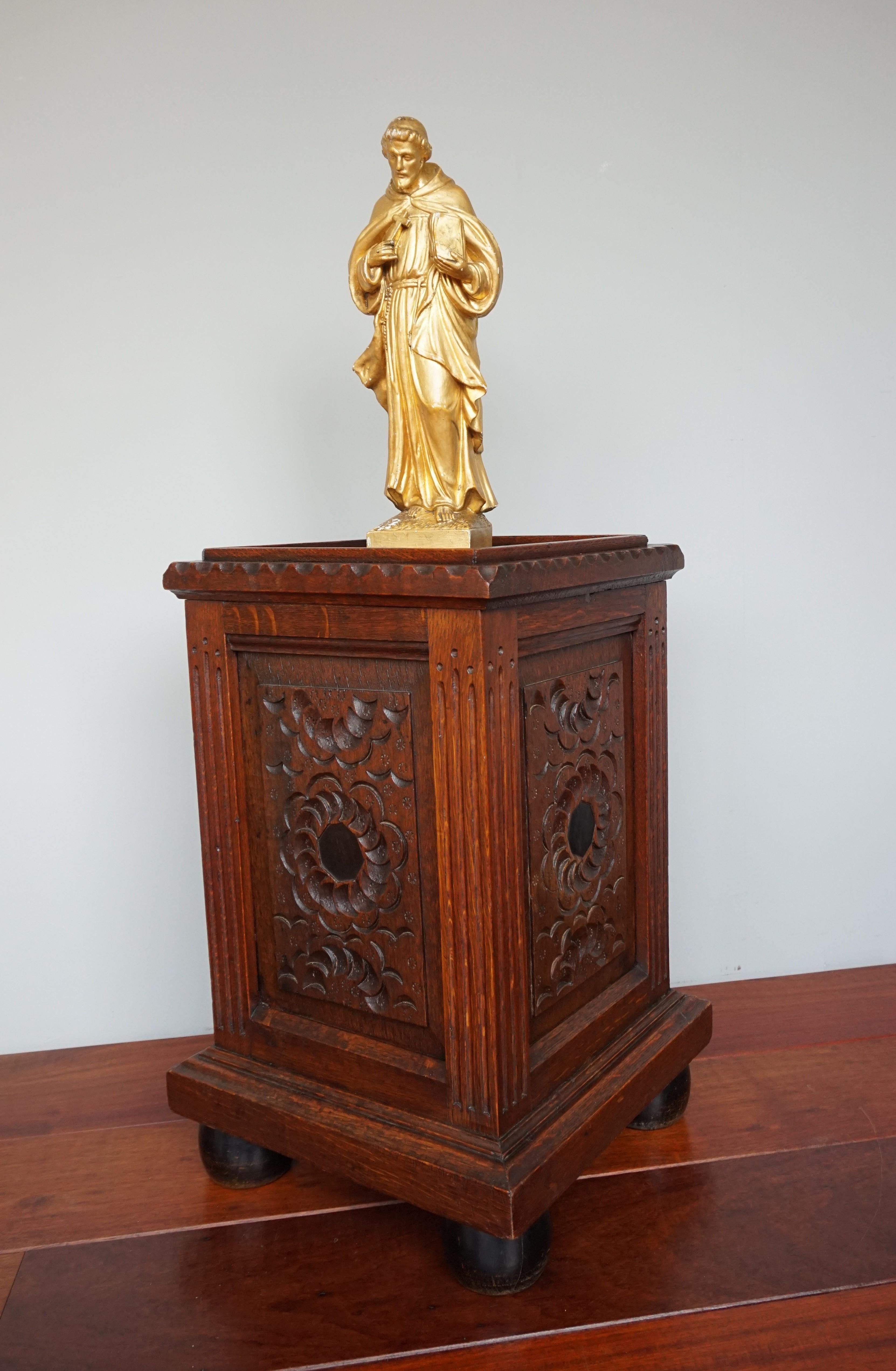 19th Century Antique Hand Carved & Inlaid Renaissance Revival Solid Oak Floor Pedestal Stand For Sale