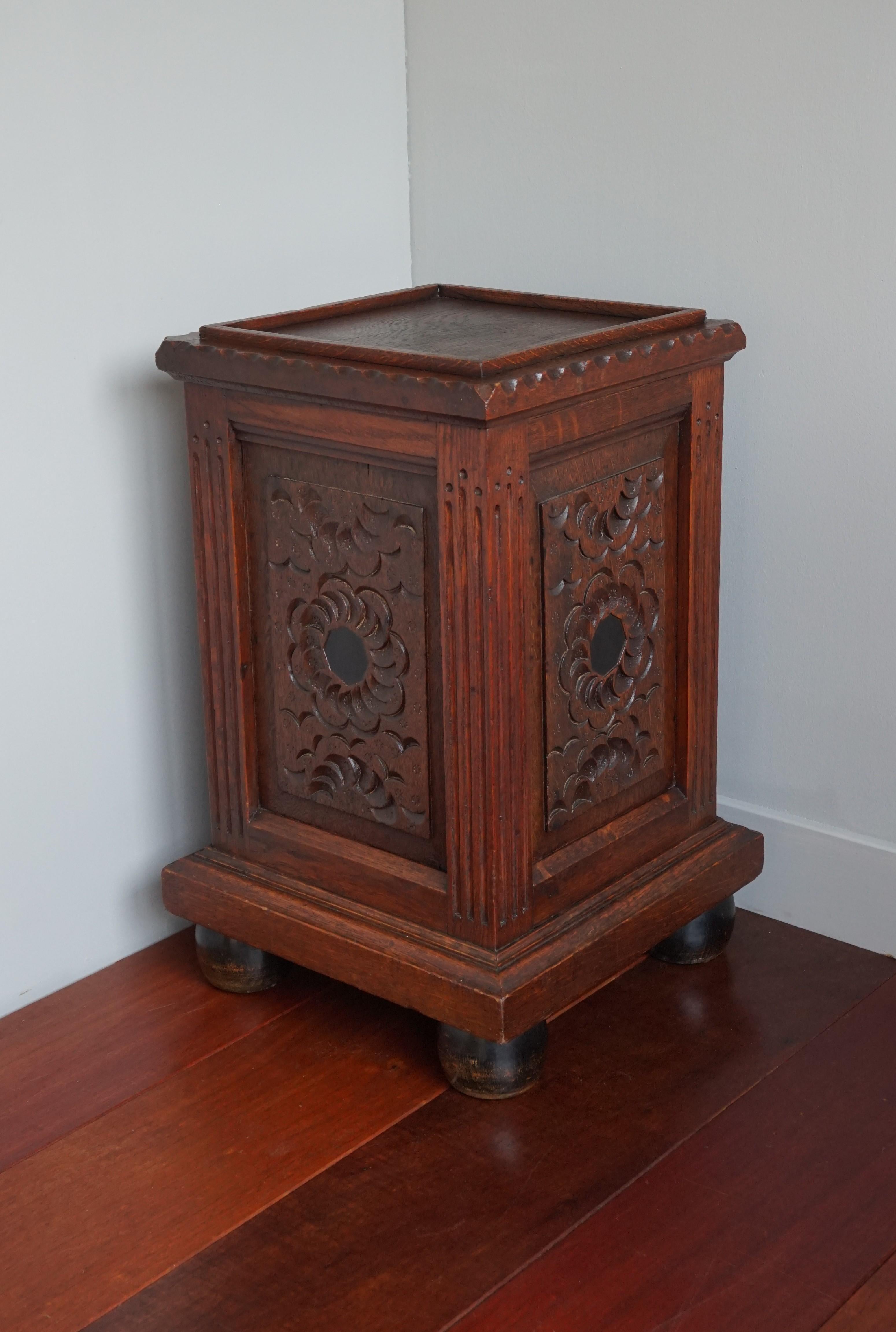 Antique Hand Carved & Inlaid Renaissance Revival Solid Oak Floor Pedestal Stand For Sale 1