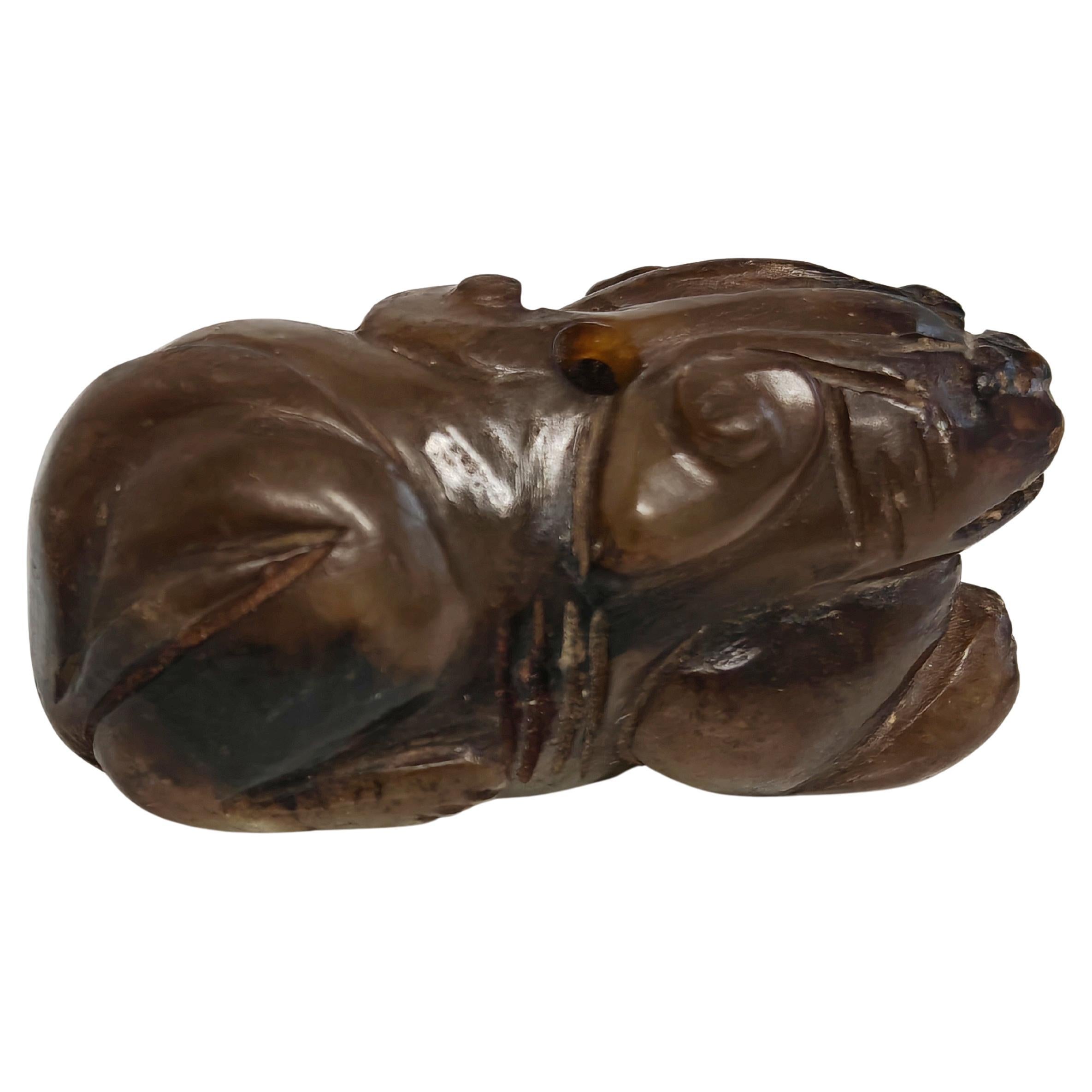 Antico ciondolo o alamaro di giada intagliato a mano, Cina, XVII secolo