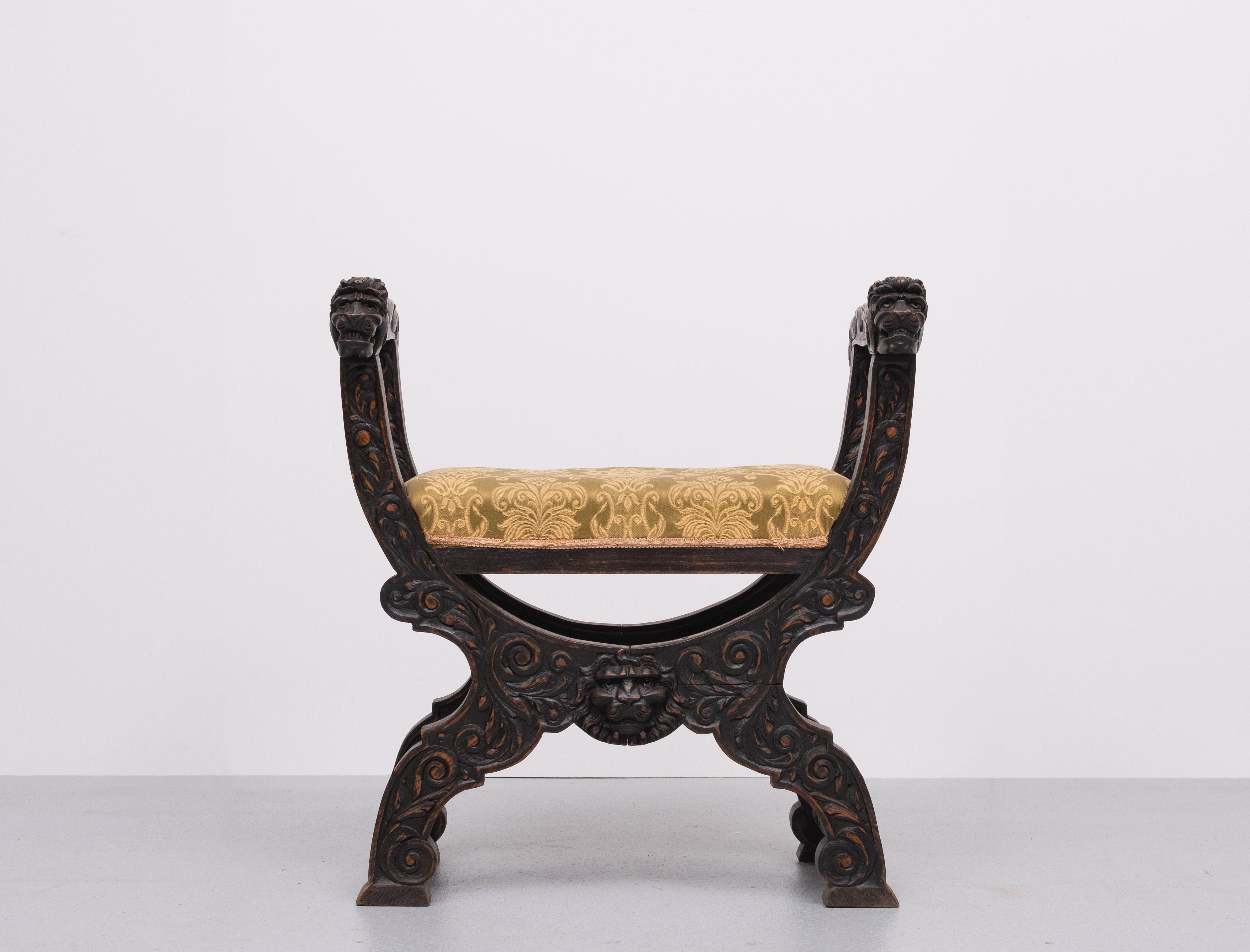 Néerlandais Tabouret Lions ancien sculpté à la main  Hollandais en vente