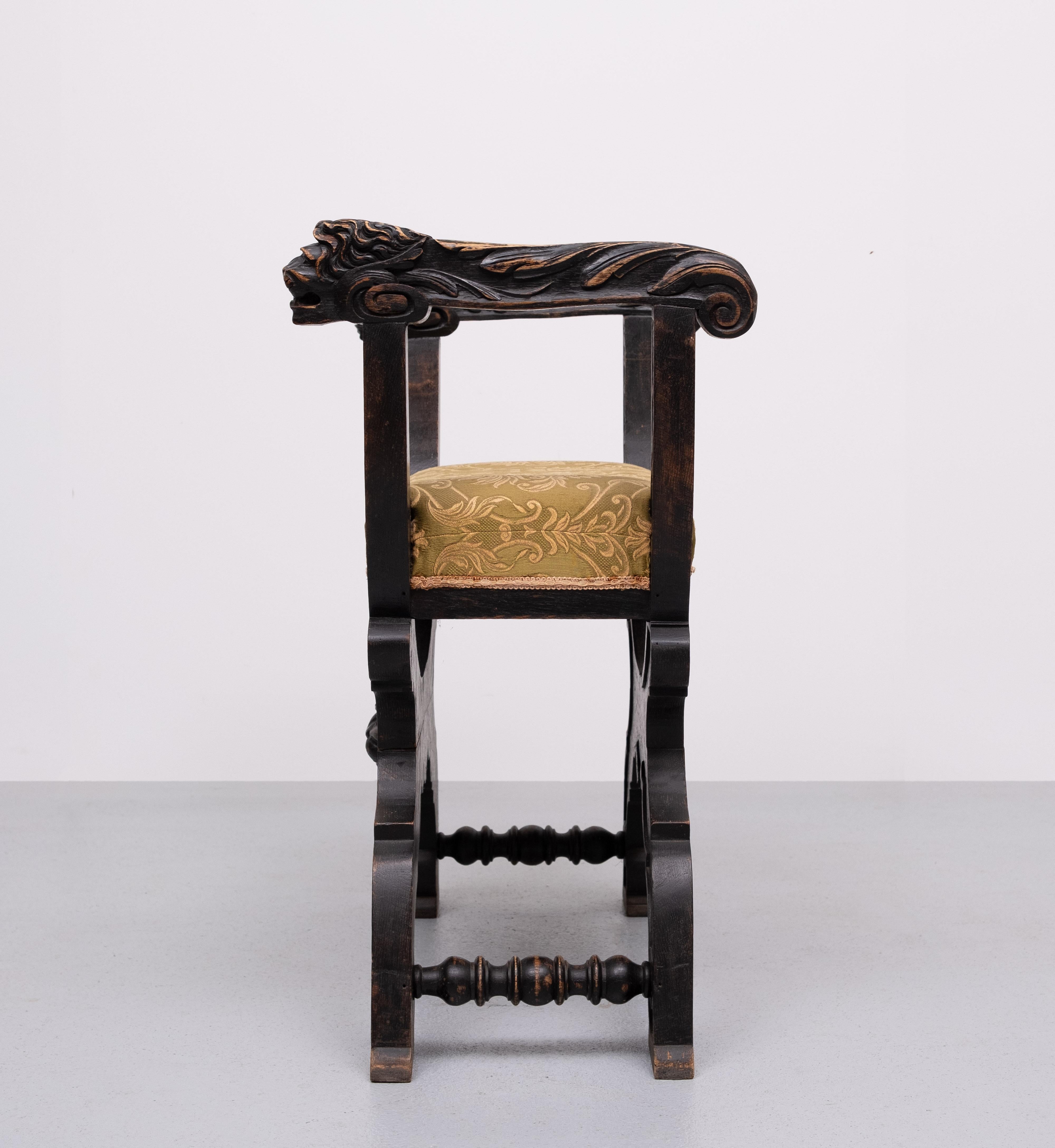 Tabouret Lions ancien sculpté à la main  Hollandais Bon état - En vente à Den Haag, NL
