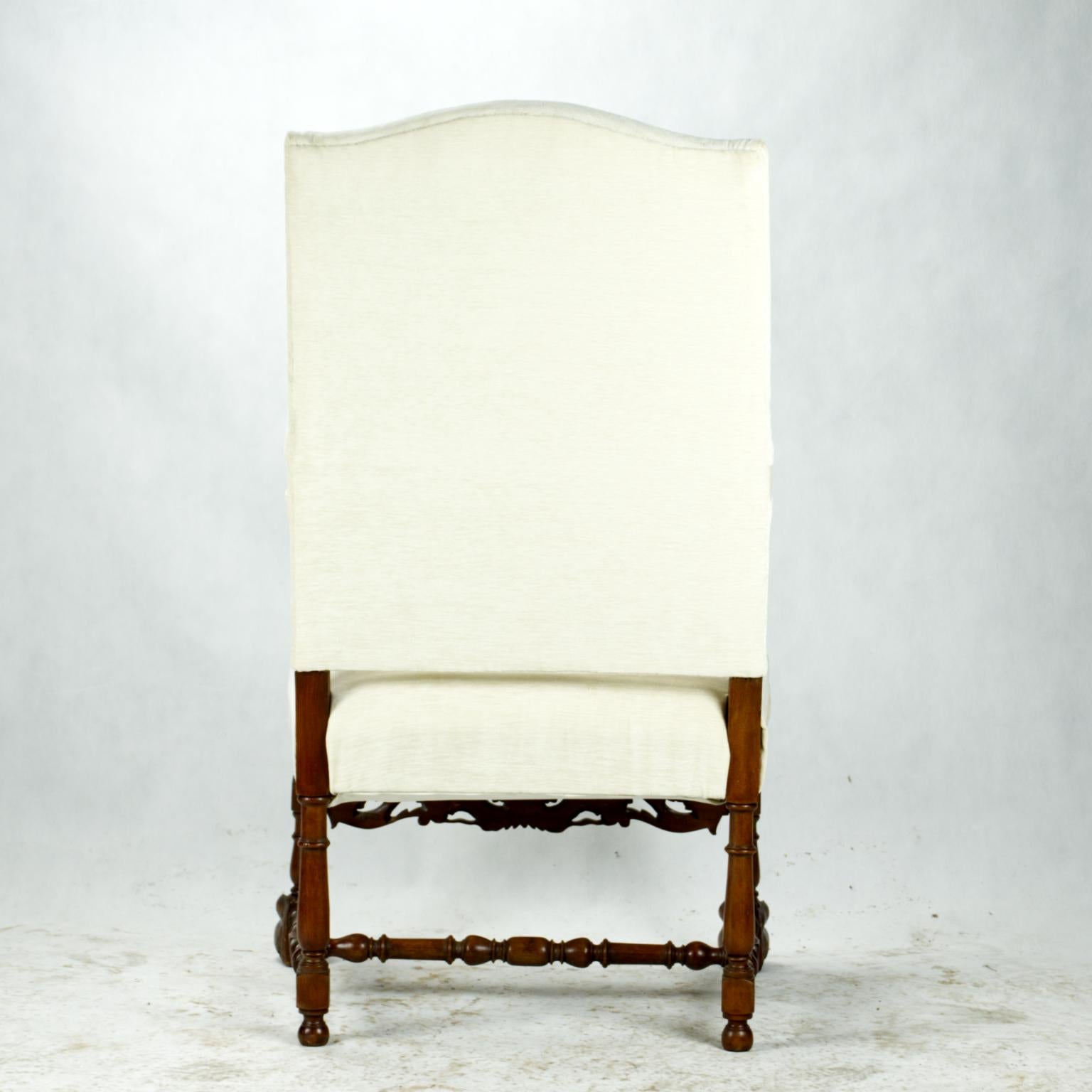 Antiker handgeschnitzter Louis XIII.-Sessel mit hoher Rückenlehne, 19. Jahrhundert (Handgeschnitzt) im Angebot