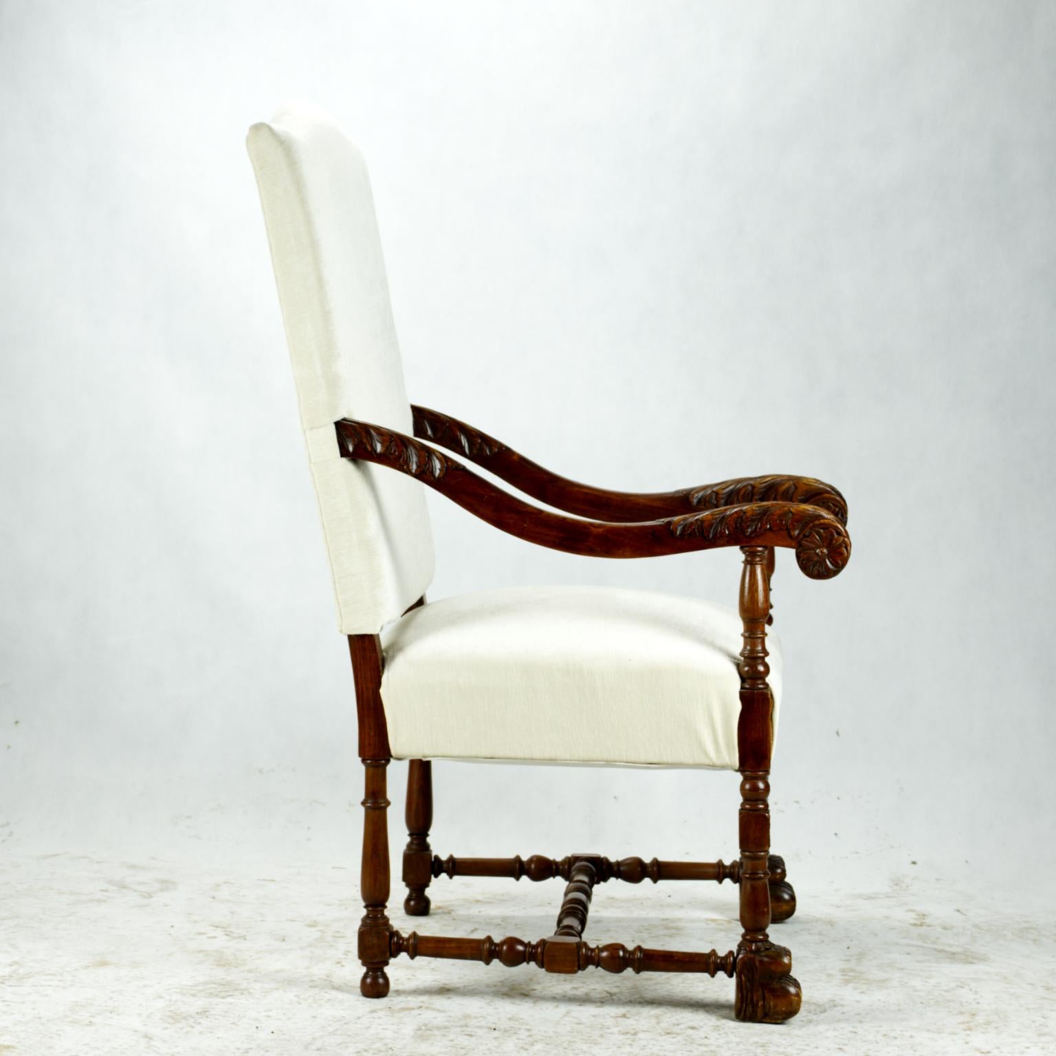 XIXe siècle Ancien fauteuil à dossier haut Louis XIII sculpté à la main, 19ème siècle en vente