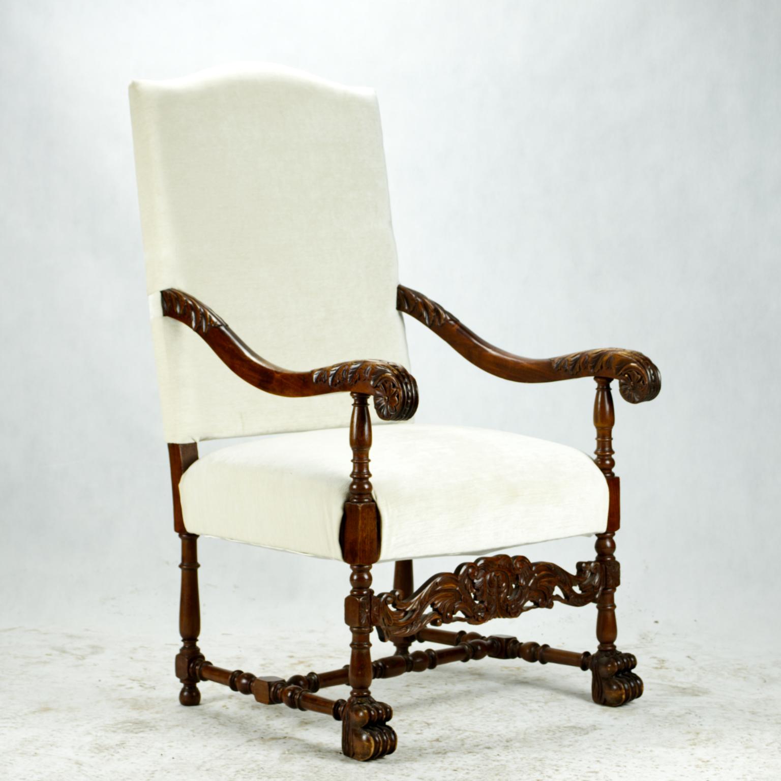 Chêne Ancien fauteuil à dossier haut Louis XIII sculpté à la main, 19ème siècle en vente