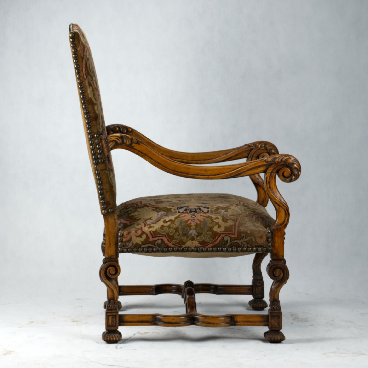 Antiker handgeschnitzter Louis-XIV-Nadelspitze-Gobelin-Hochlehner-Sessel:: um 1850 (Europäisch) im Angebot