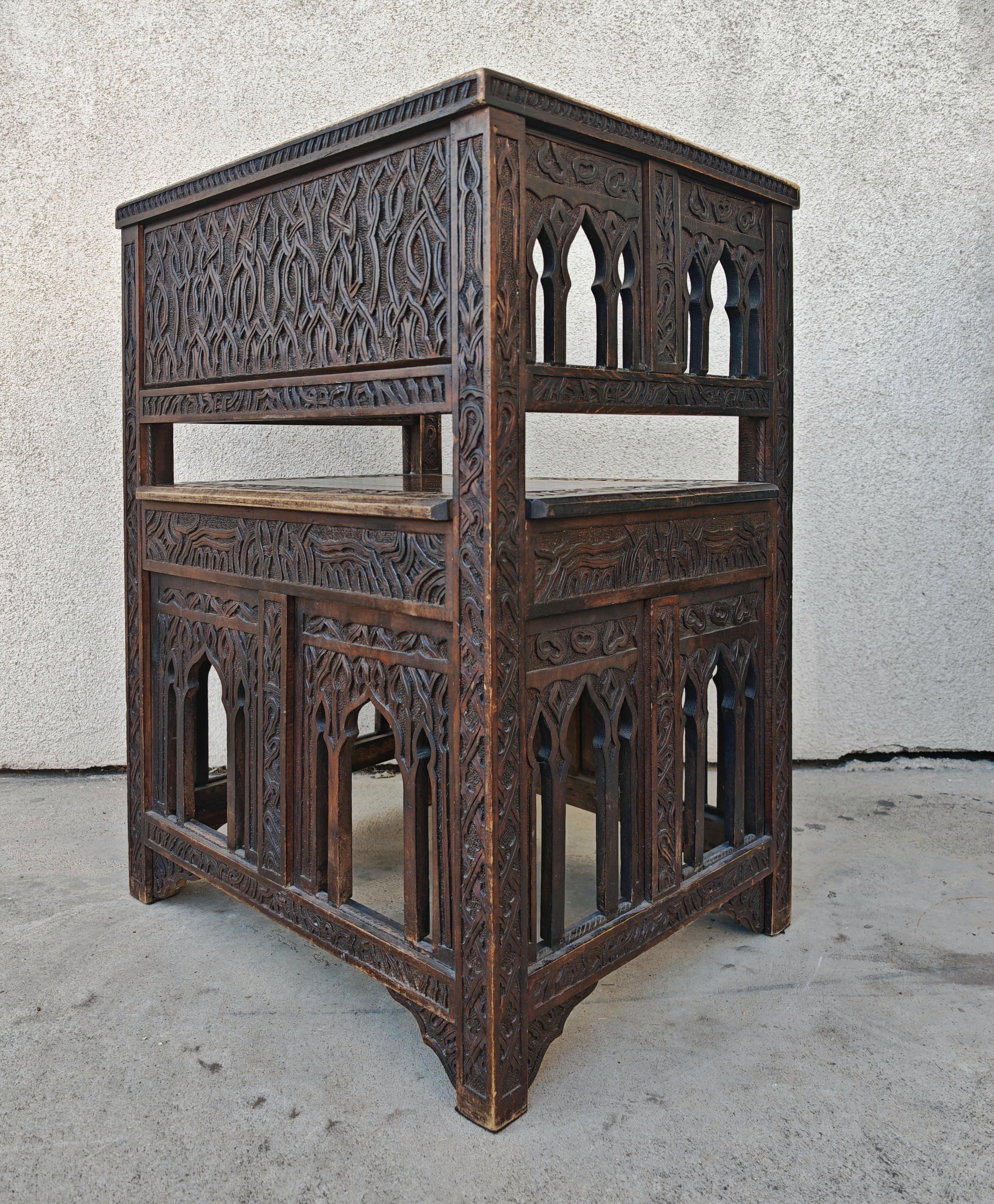 Antiguo Sillón Morisco tallado a mano en roble macizo, España S. XIX en venta 3