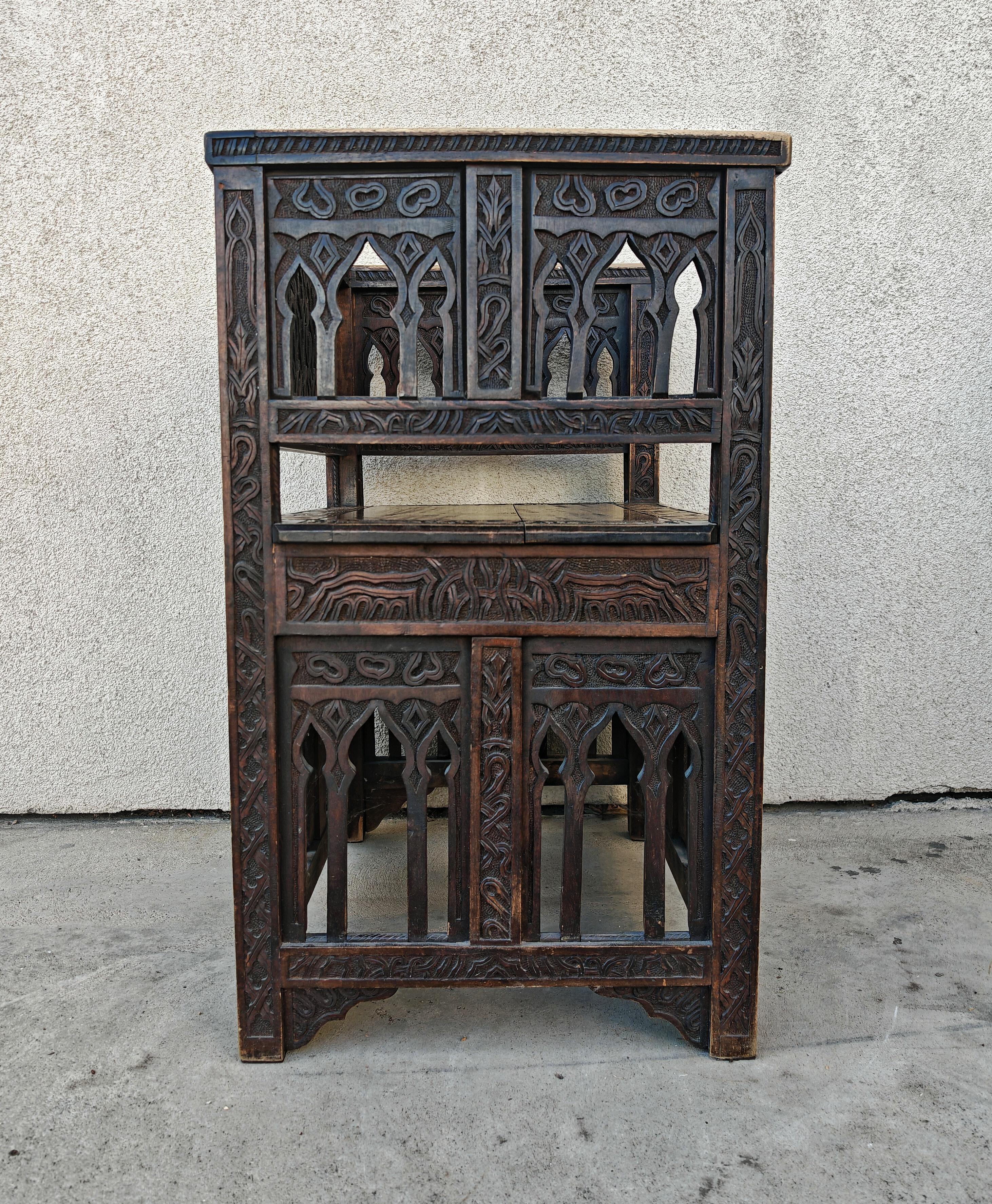 Antiguo Sillón Morisco tallado a mano en roble macizo, España S. XIX en venta 4