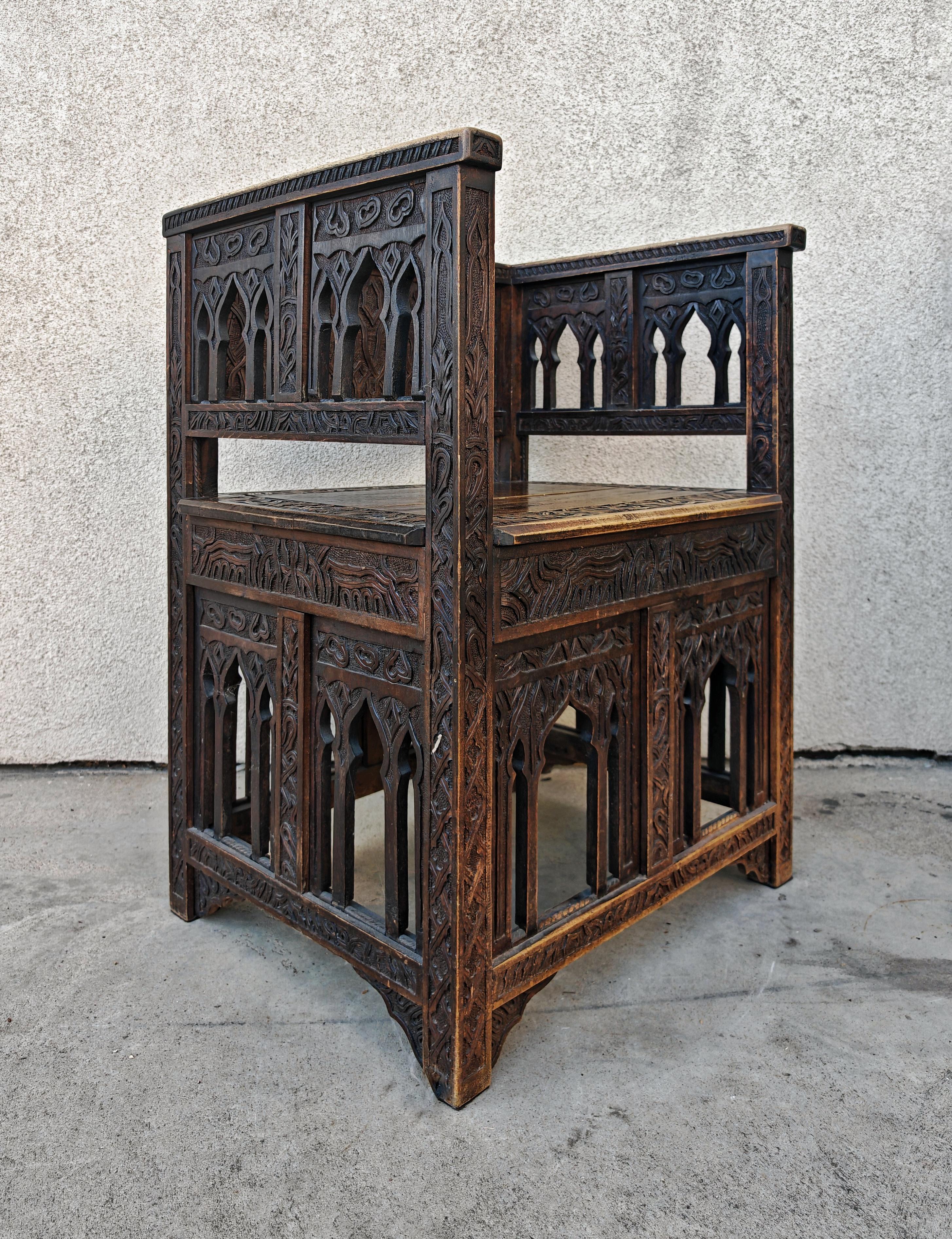 Antiguo Sillón Morisco tallado a mano en roble macizo, España S. XIX en venta 5