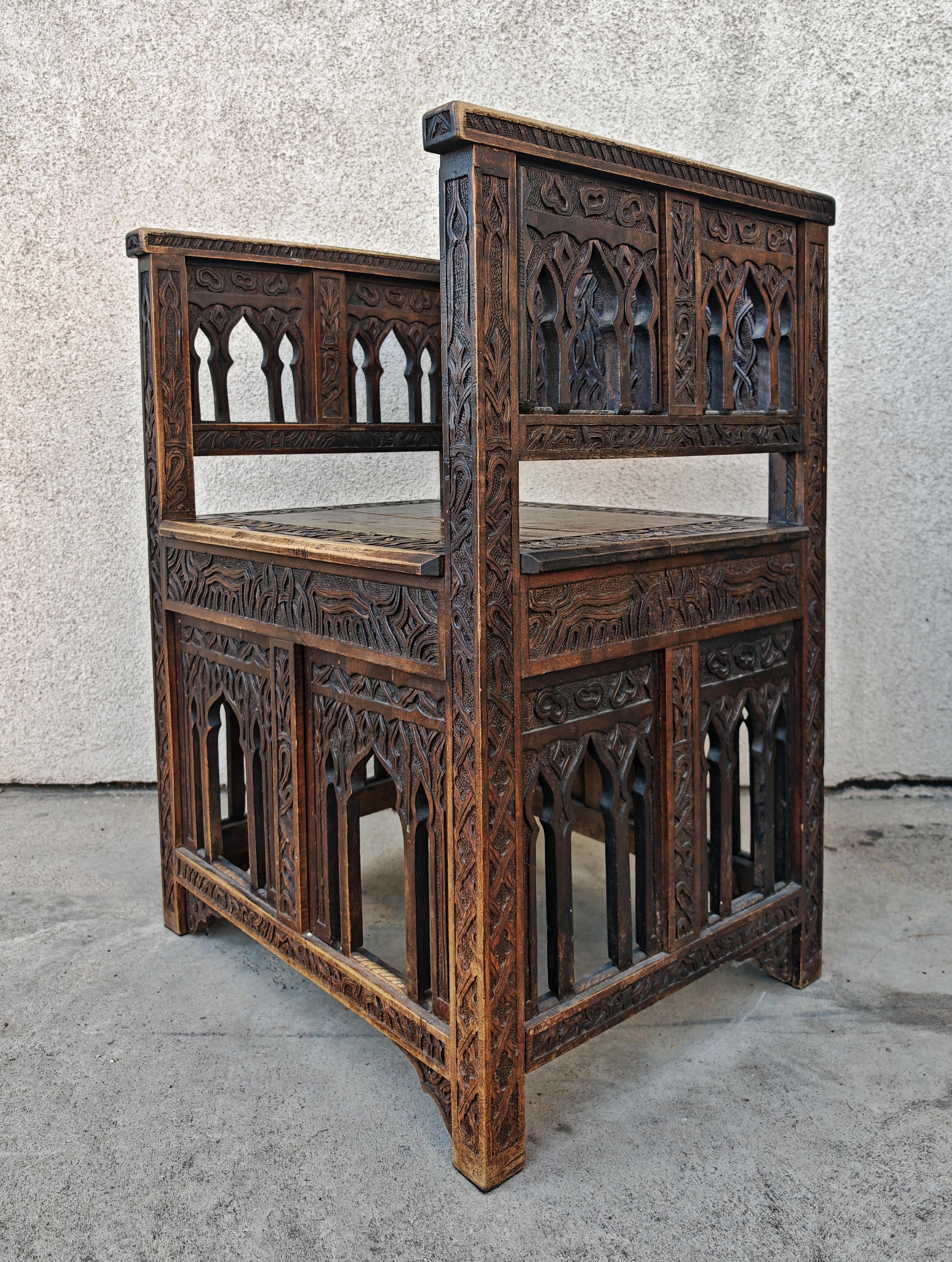 Antiguo Sillón Morisco tallado a mano en roble macizo, España S. XIX en venta 6