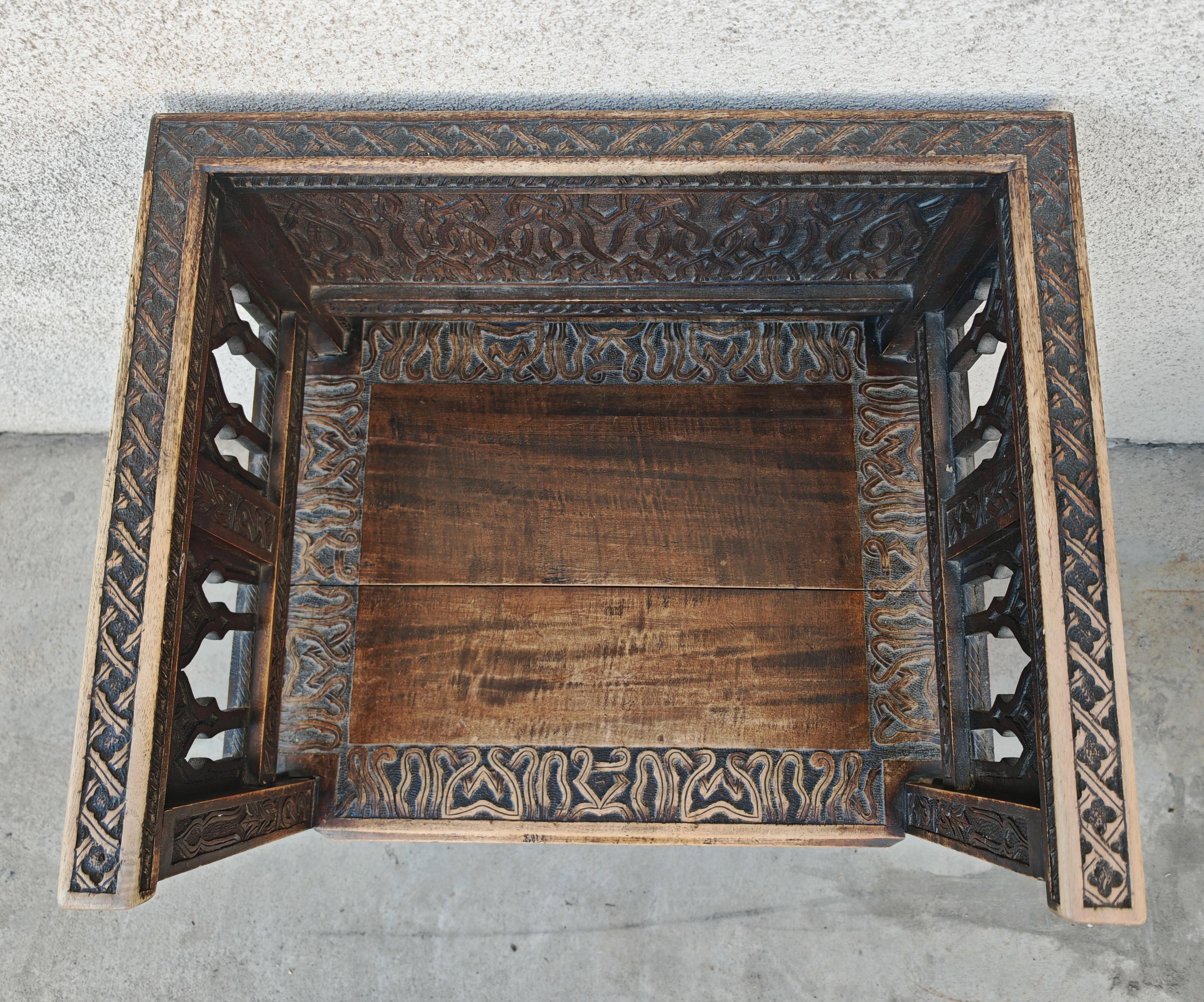 Antiguo Sillón Morisco tallado a mano en roble macizo, España S. XIX en venta 8