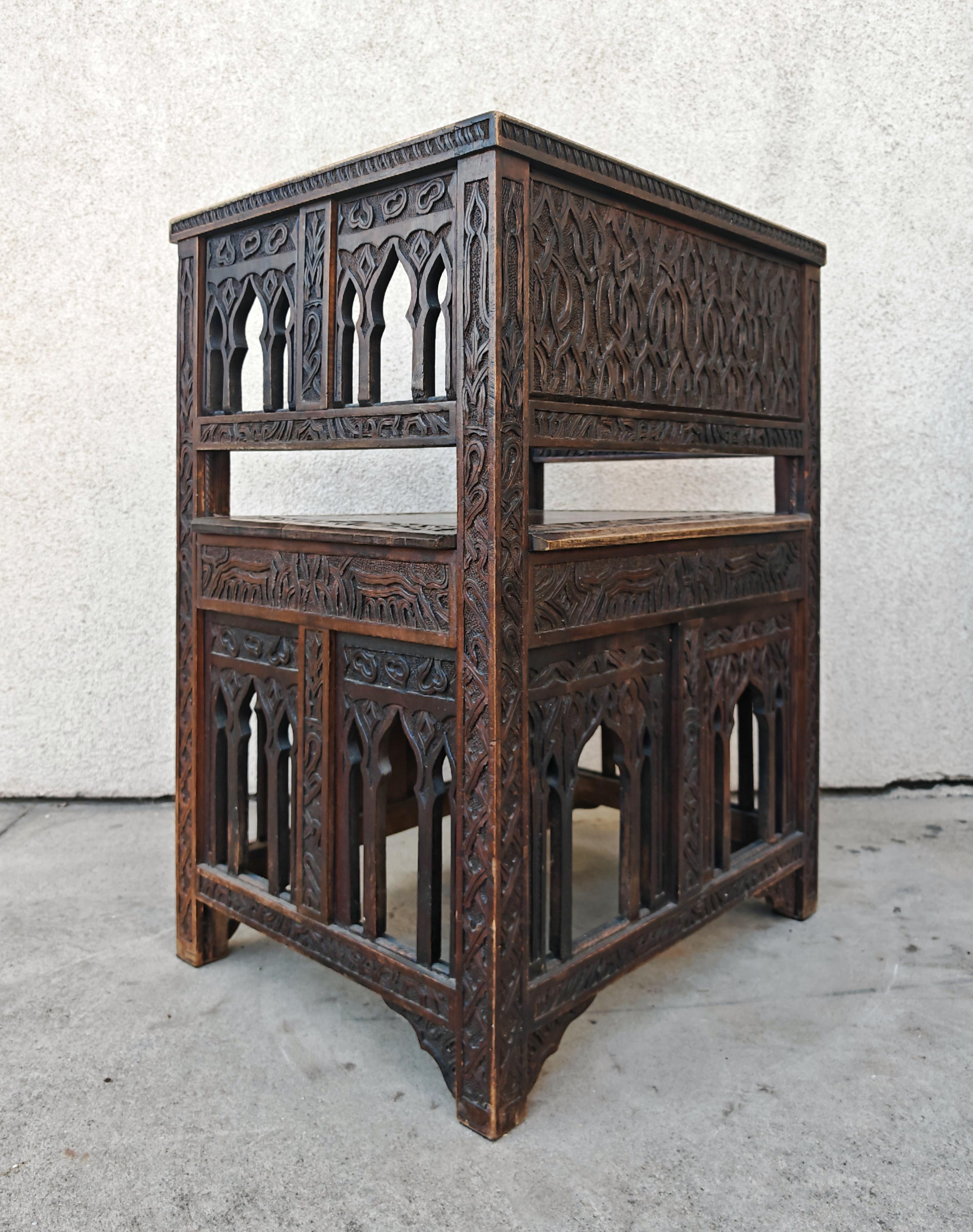 Antiguo Sillón Morisco tallado a mano en roble macizo, España S. XIX en venta 1