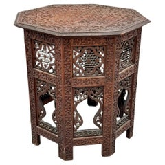 Ancienne table d'appoint octogonale de style mauresque sculptée à la main Tabouret