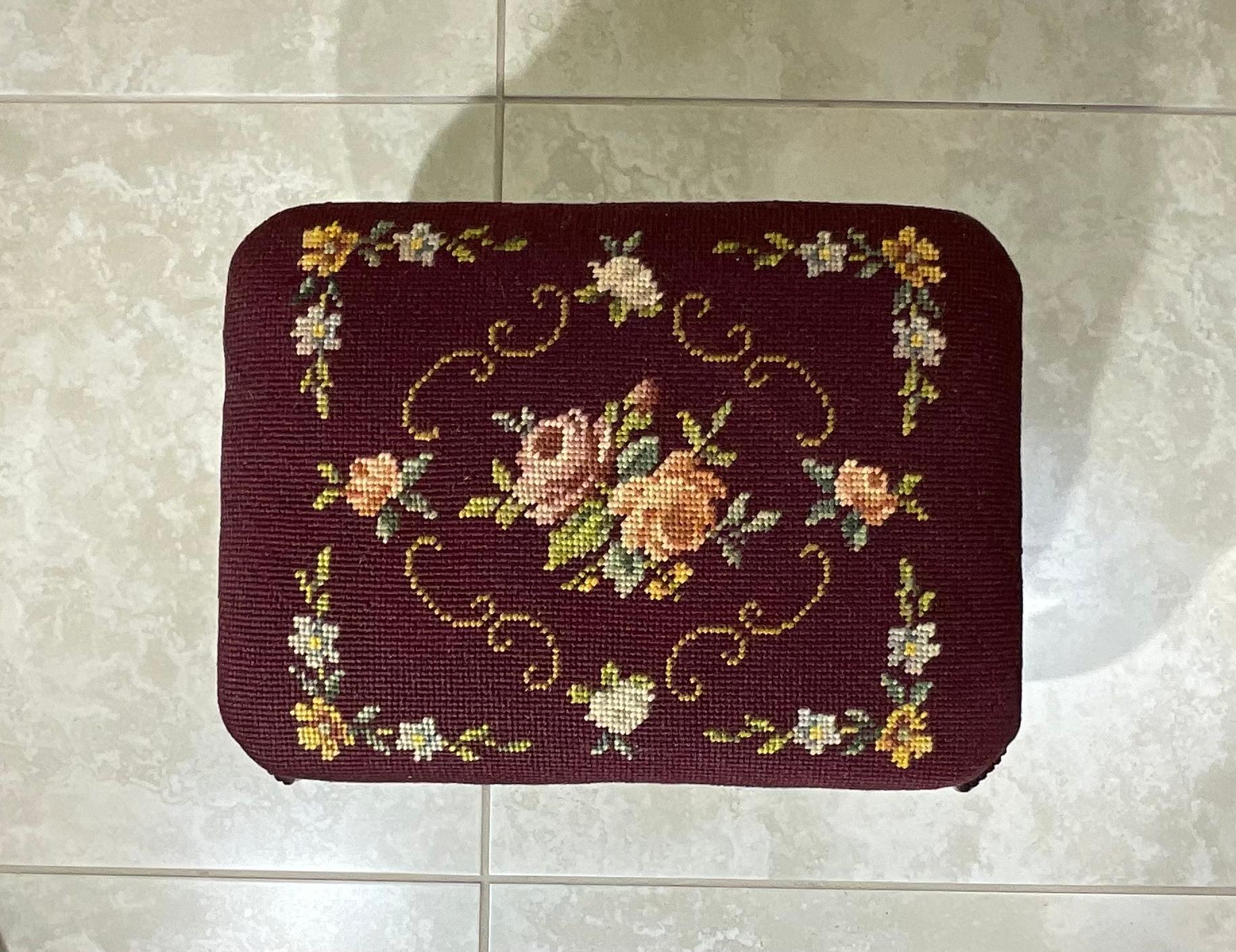 Antique Hand Carved Needlepoint Textile Upholstered Foot Stool In Good Condition For Sale In Delray Beach, FL