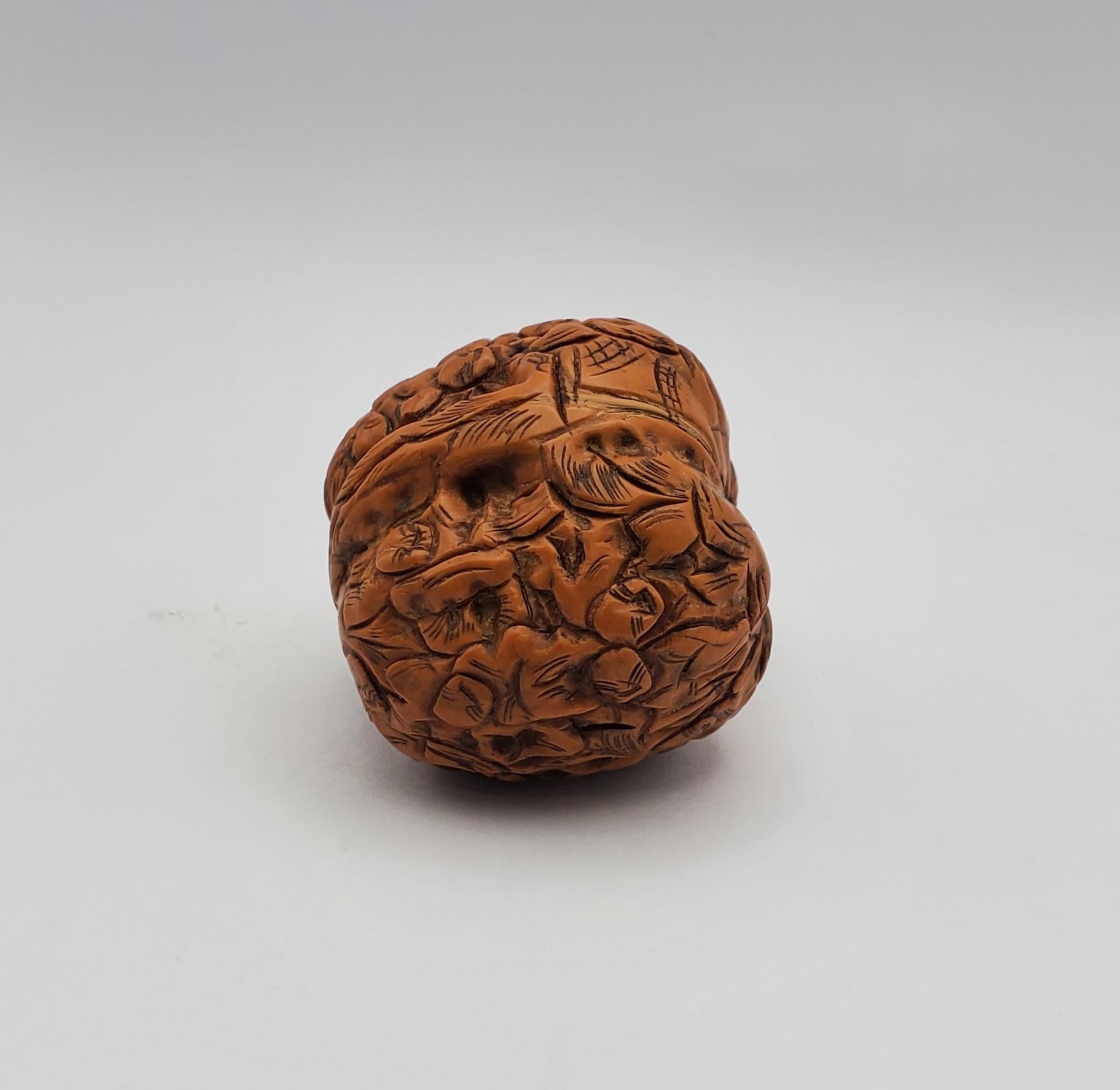  Antiquité Netsuke 1000 visages sculptés à la main Noyer & Pedestal en bois sculpté Unisexe 
