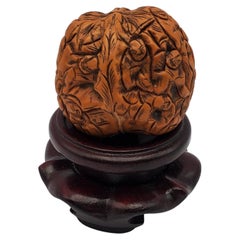 Antike Hand geschnitzt Netsuke 1000 Gesichter Nussbaum & geschnitzten hölzernen Pedestal