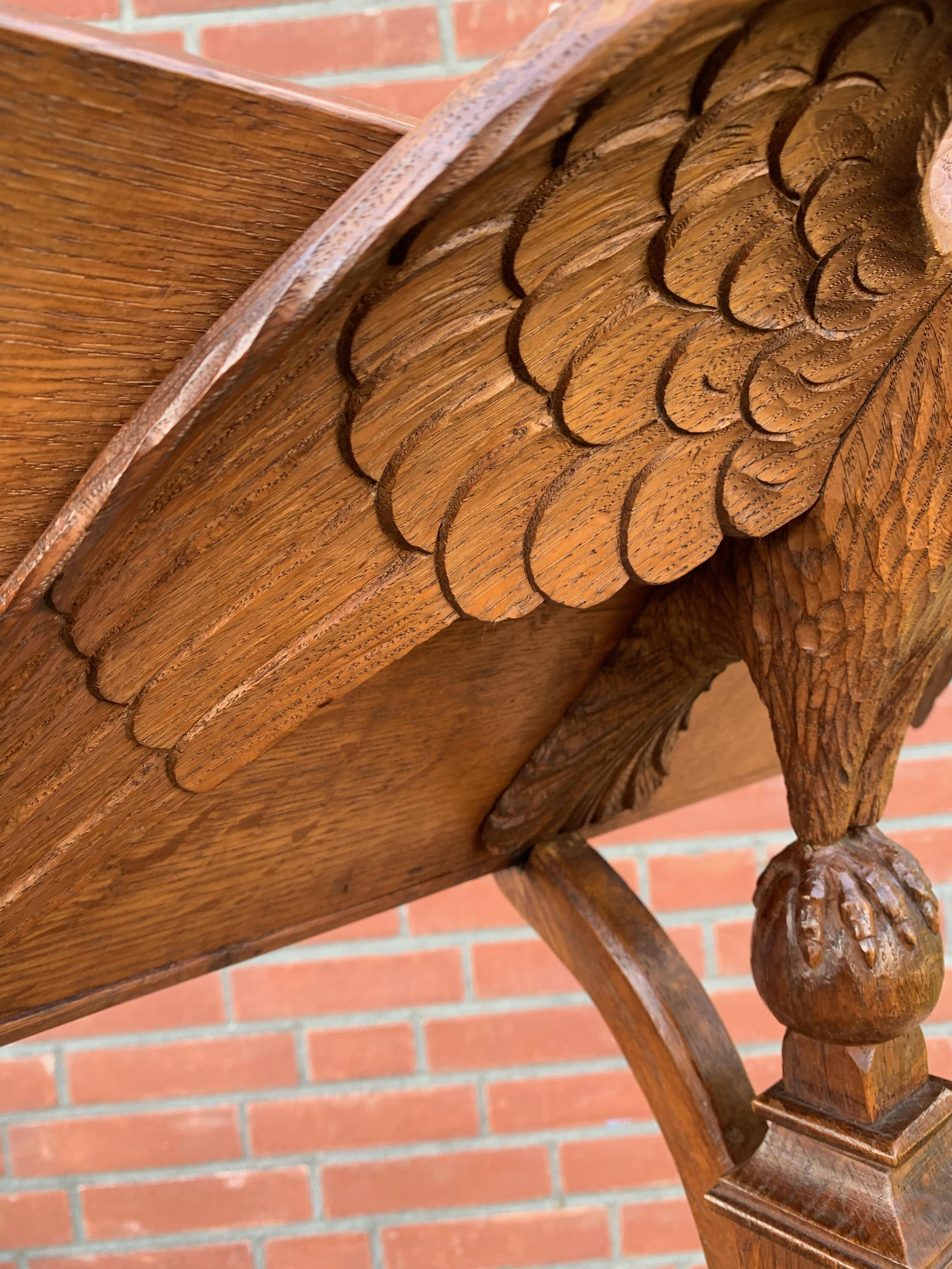 Ancienne sculpture d'aigle en chêne sculptée à la main, support de Bible d'église ou lutrin de Saint John. 6