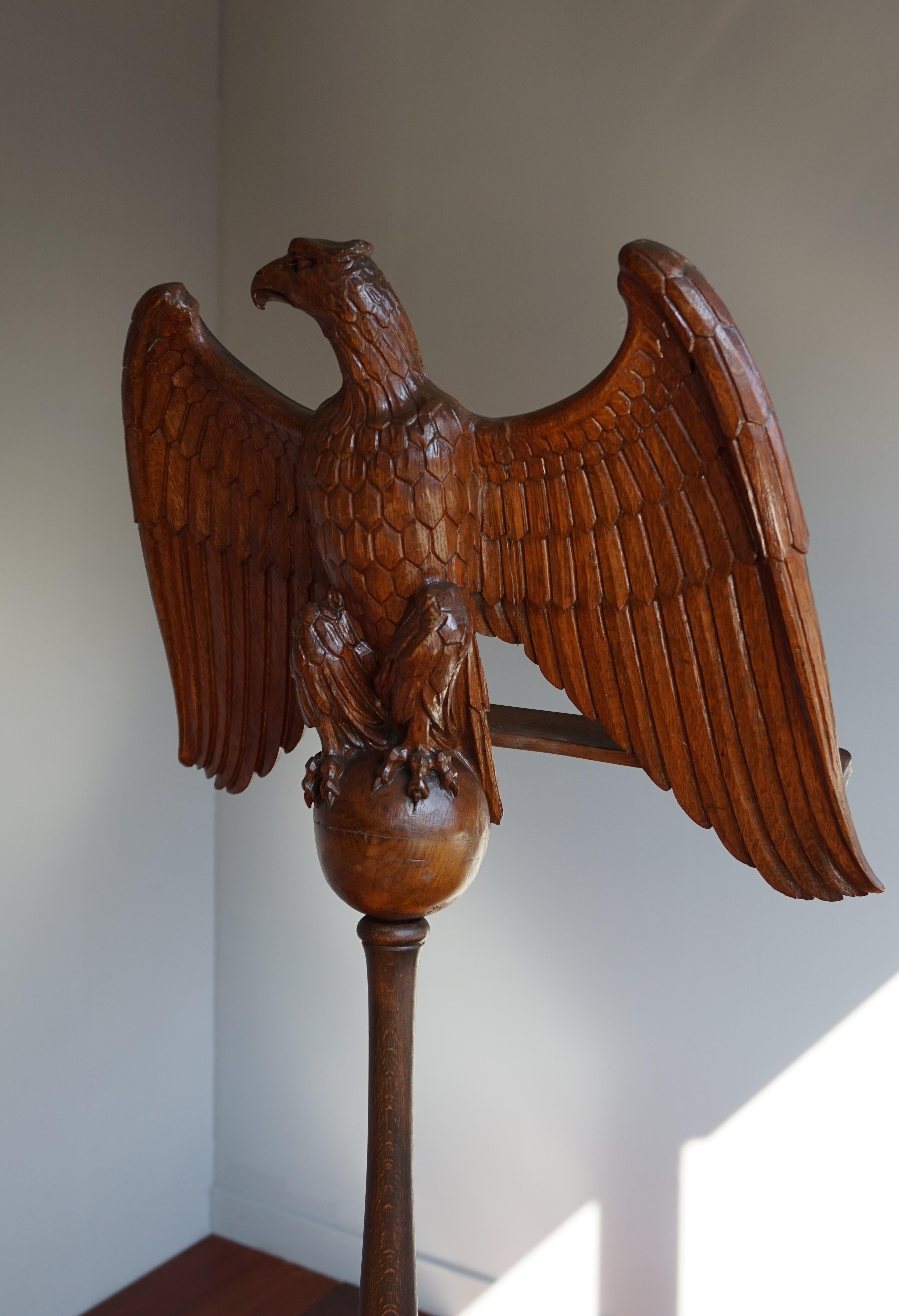 Antique Hand Carved Oak Eagle Sculpture Church Bible Stand or Saint John Lectern In Good Condition In Lisse, NL