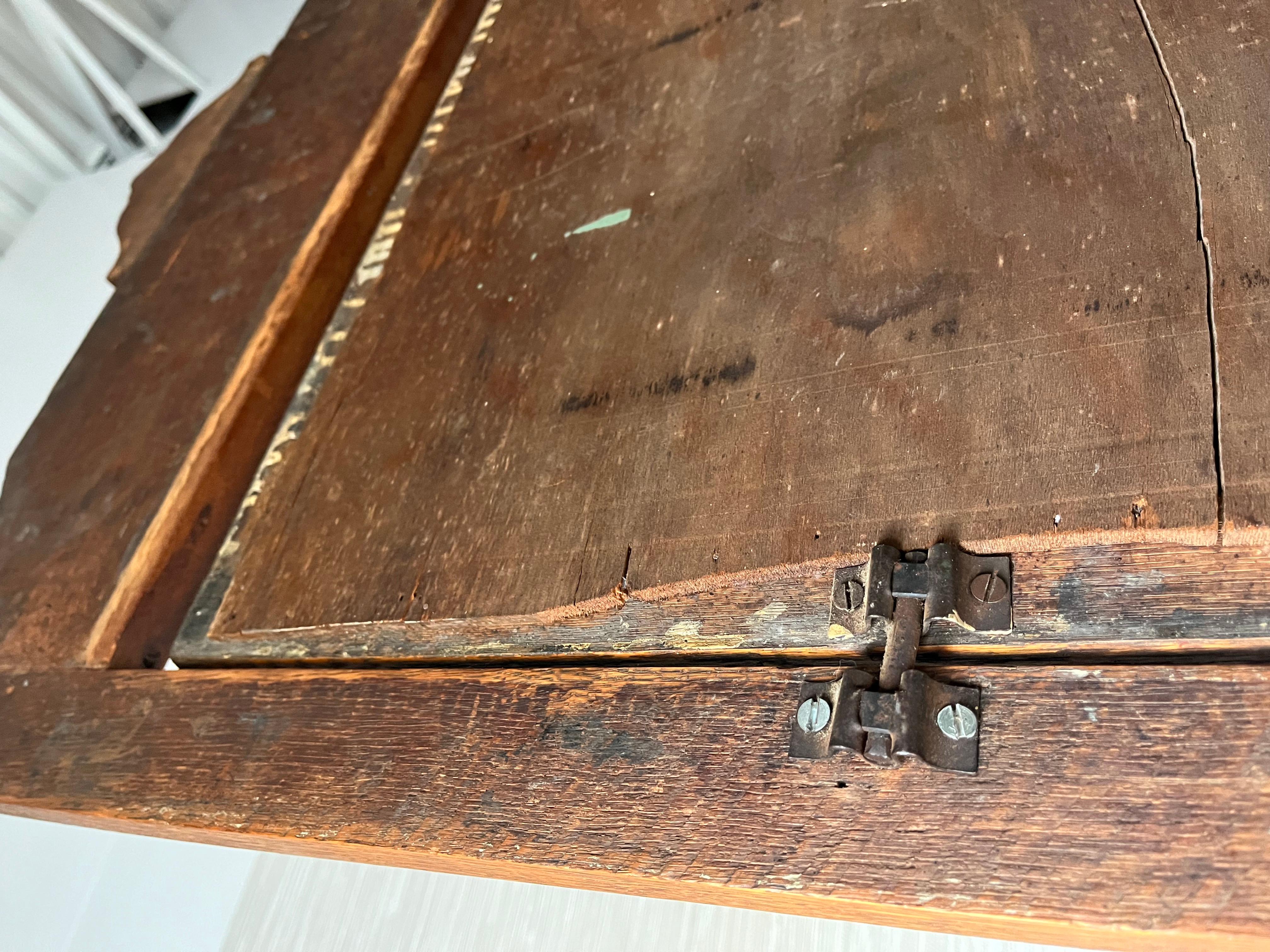 Antique Hand Carved Oak Early 1900s Victorian Era 4 Drawer Mirrored Dresser For Sale 6