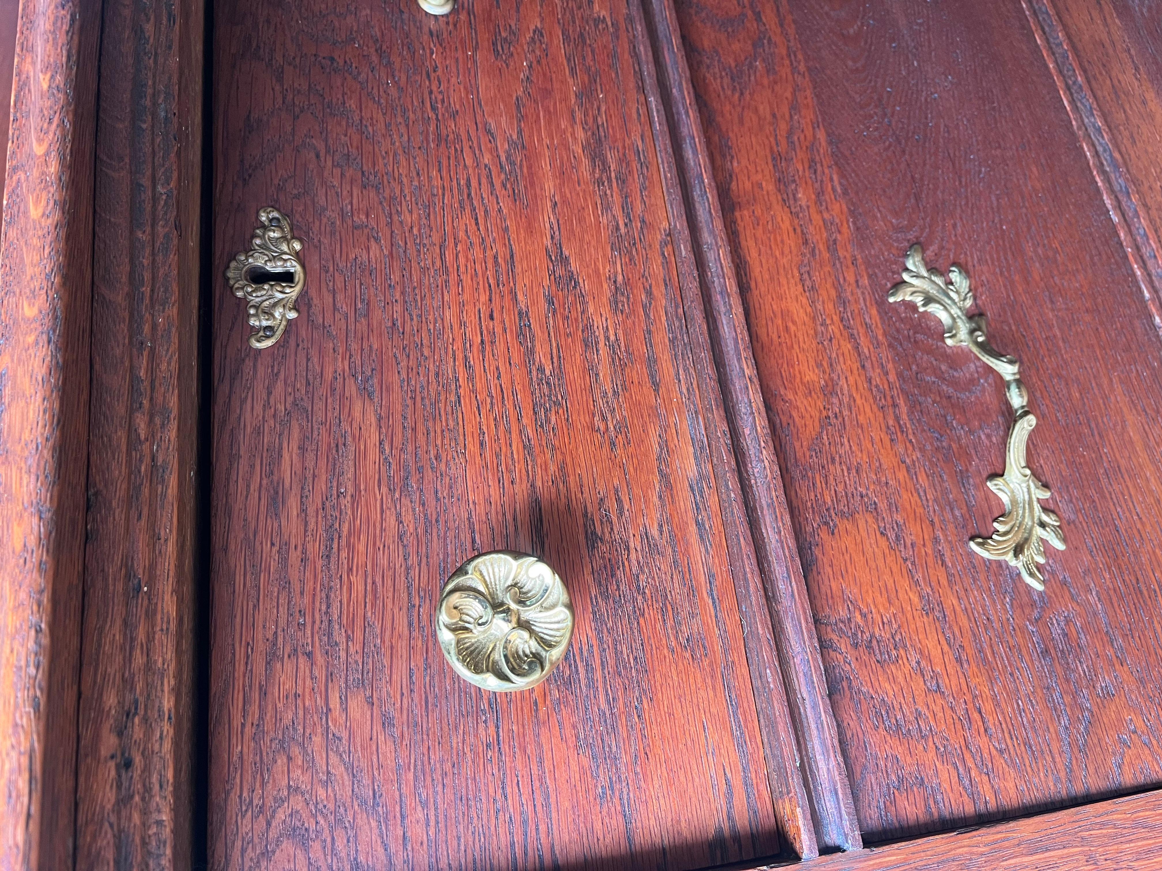 Antique Hand Carved Oak Early 1900s Victorian Era 4 Drawer Mirrored Dresser For Sale 2