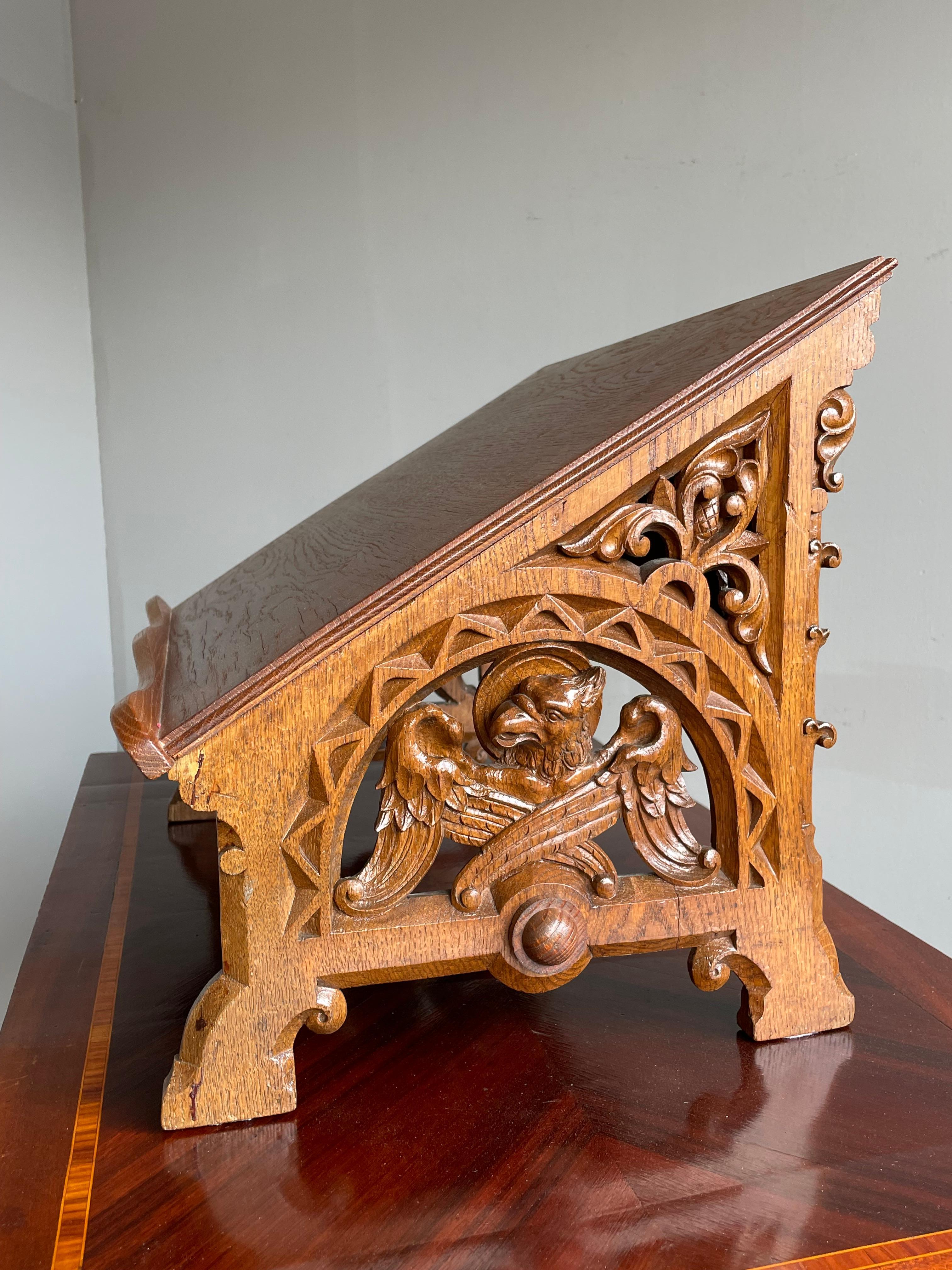 Antique Hand Carved Oak Gothic Revival Bible Stand with Evangelist Sculptures In Good Condition In Lisse, NL