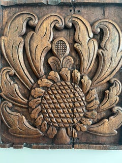 Panel Antiguo de Roble Tallado a Mano, Girasol y hojas, Probablemente Francés S. XVIII