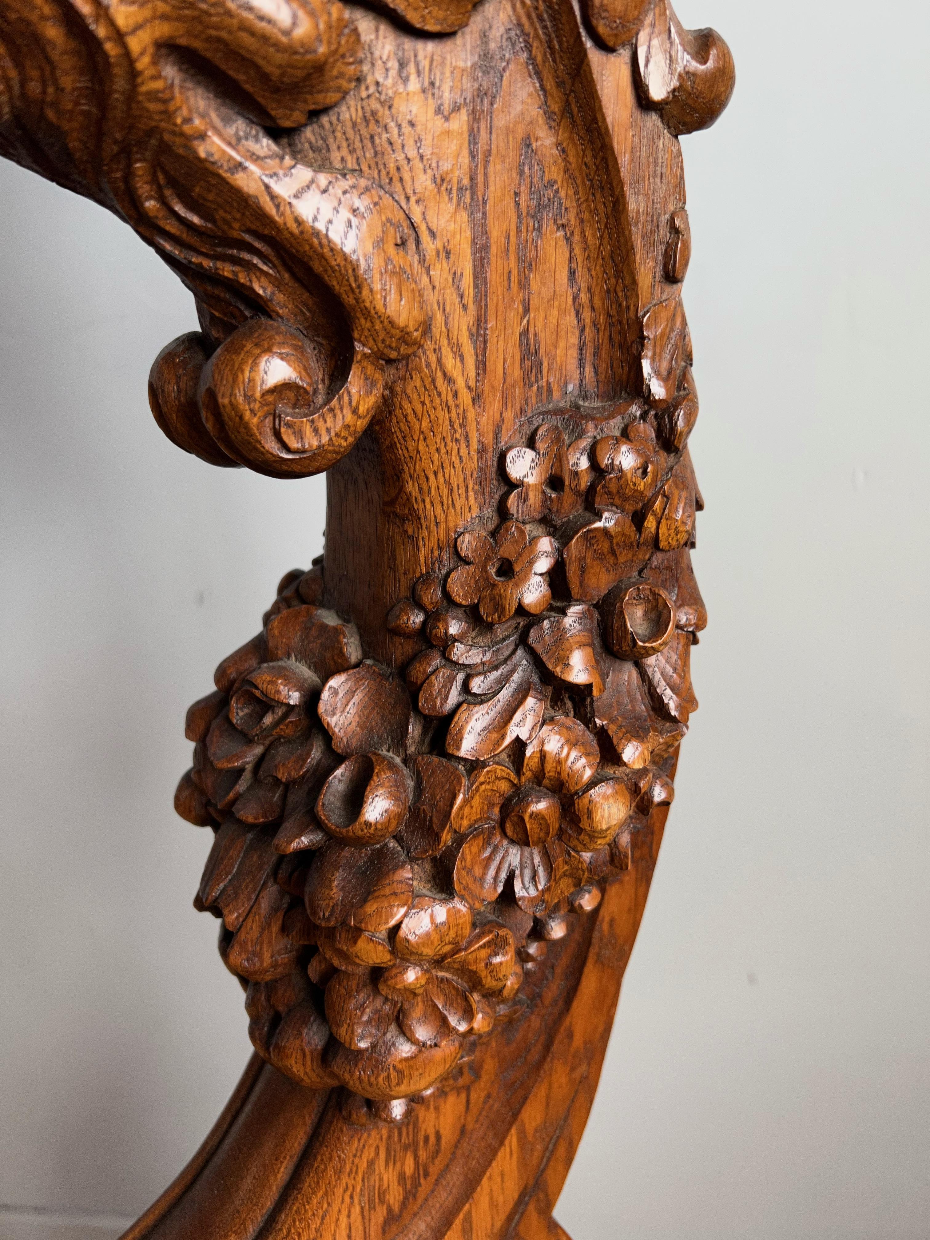Antique Hand Carved Oak Stair Rail Newel Post with Ogre Sculpture & Many Flowers In Good Condition In Lisse, NL
